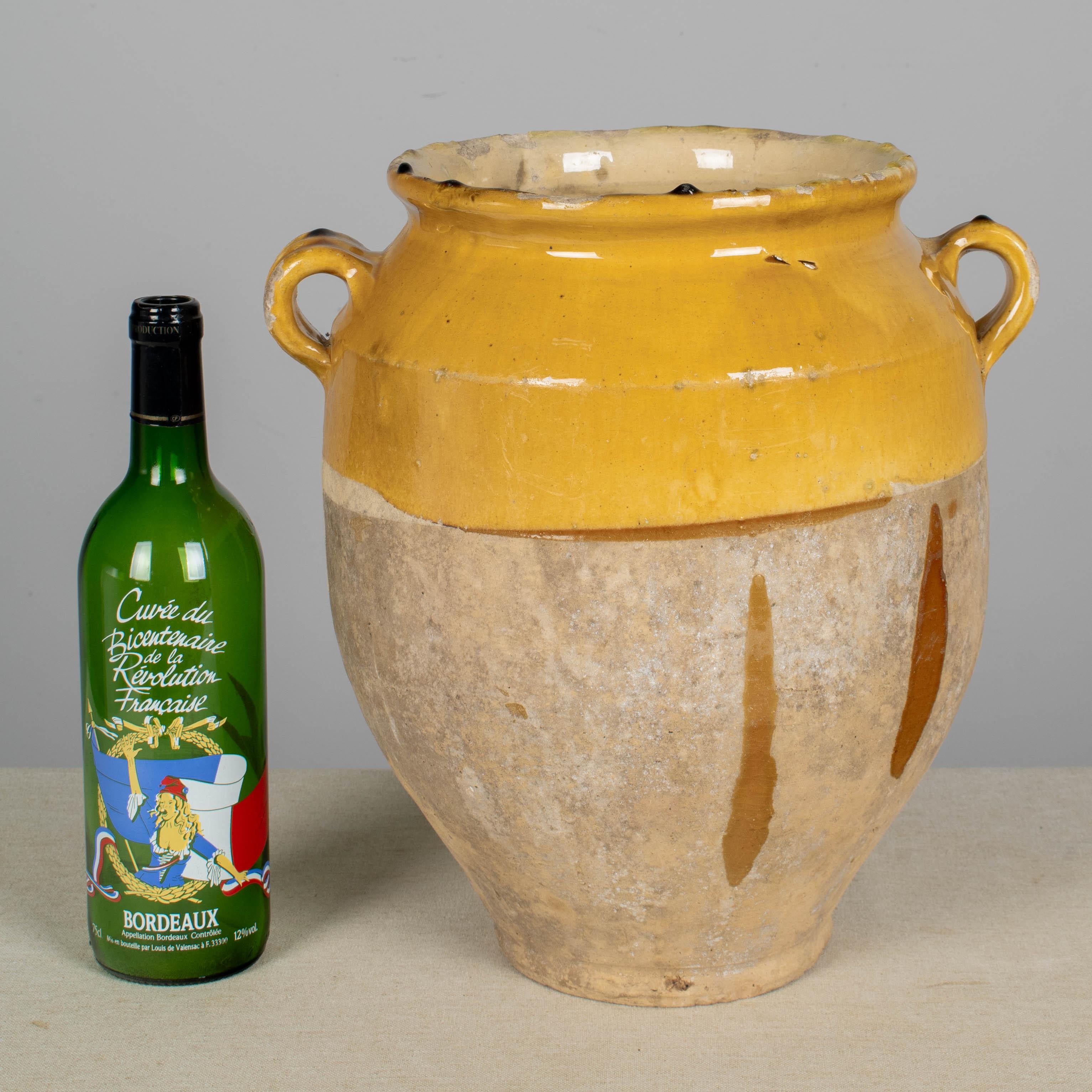 Provincial français Vase ou Pot à Confit en terre cuite 13.25 