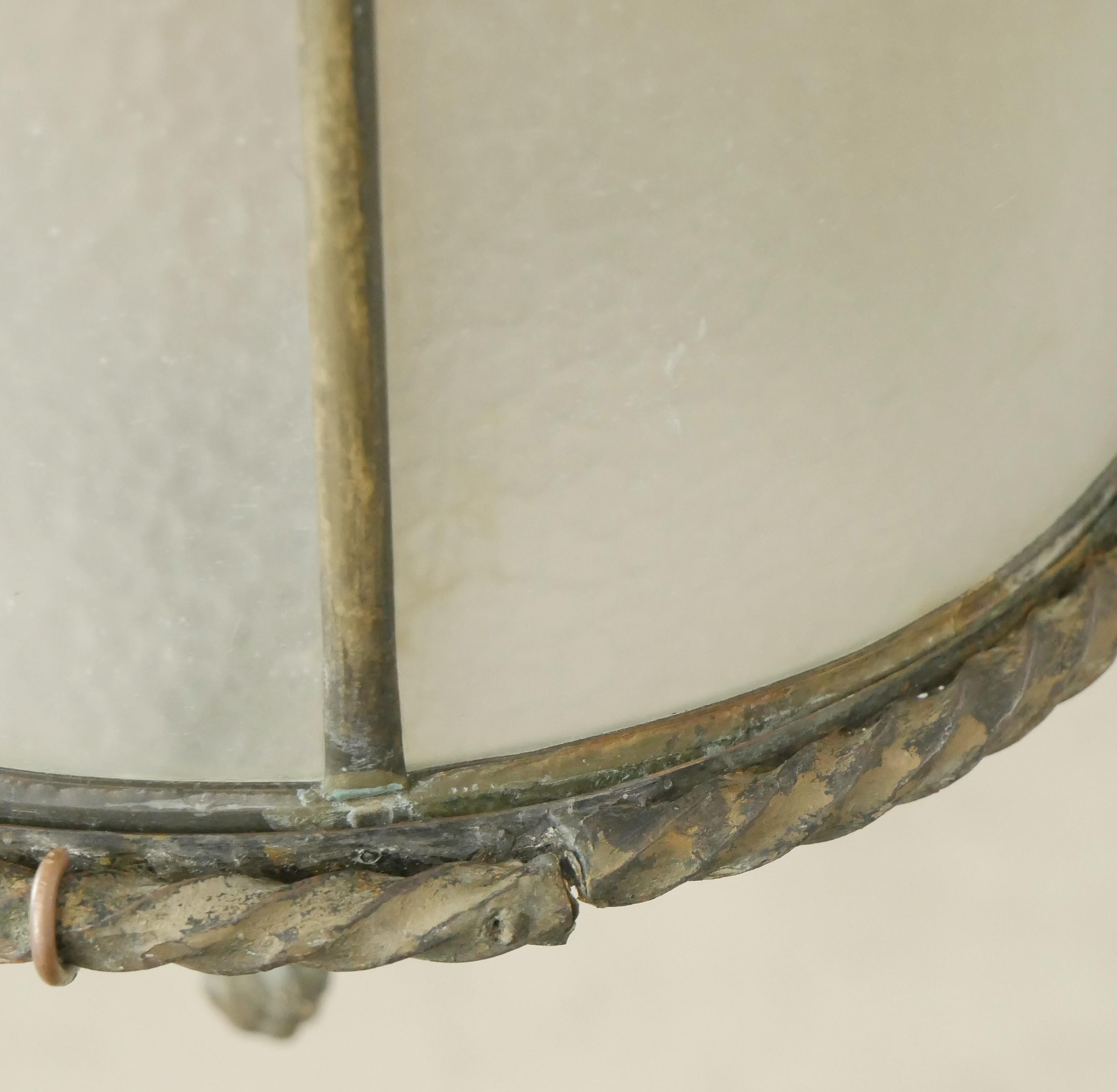 Lampada a sospensione francese con cornice in ottone e vetro testurizzato in vendita 1