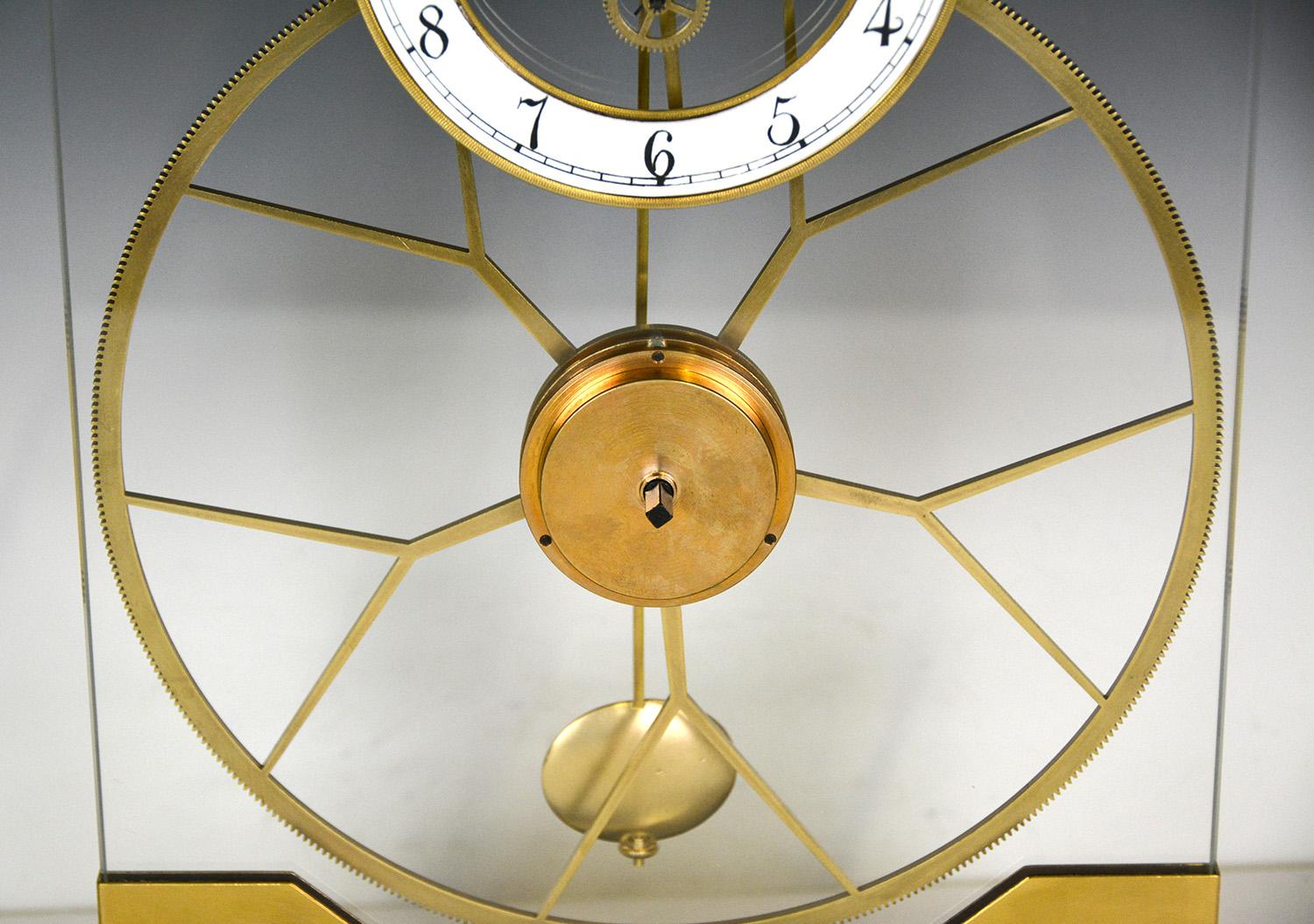 Französisch Dünnglas Pinwheel Hemmung Big Wheel Marmor Basis Skelett Uhr im Zustand „Hervorragend“ im Angebot in Danville, CA