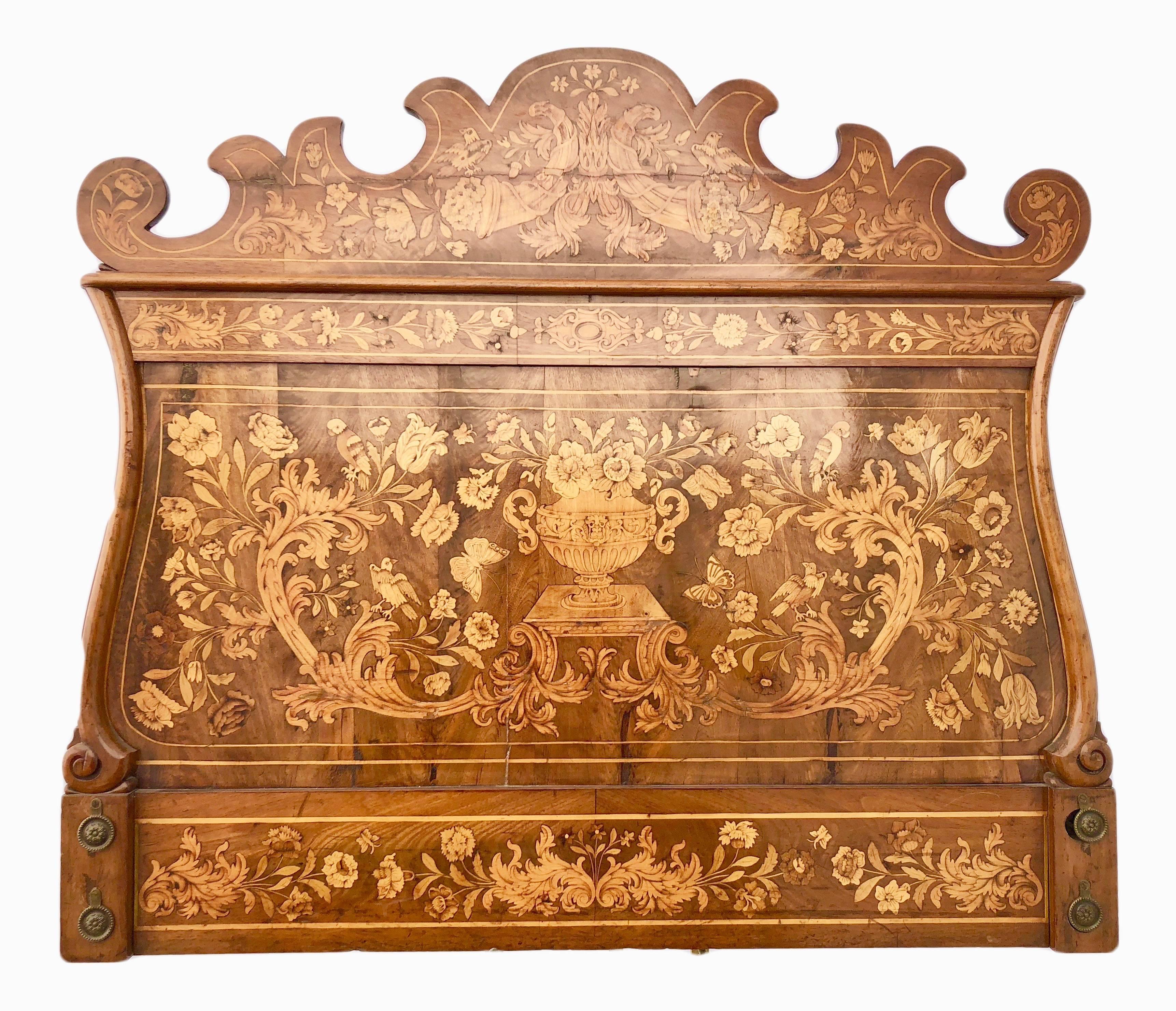 French Thomas Hache Louis XIVth Marquetry Children’s Bed, 1690 In Good Condition For Sale In Petaluma, CA