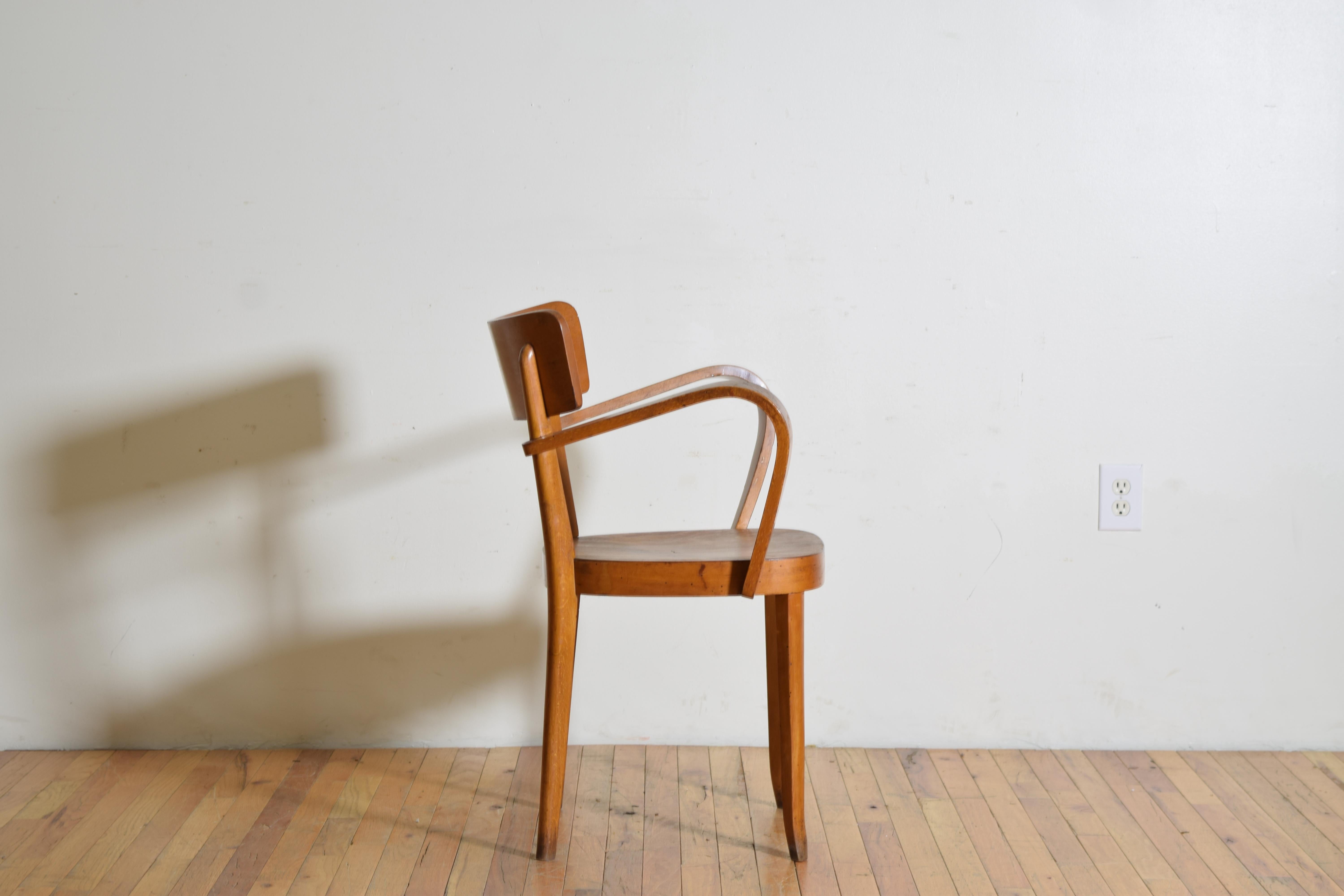Francese Poltrona francese in legno di faggio in stile Thonet, metà del XX secolo in vendita