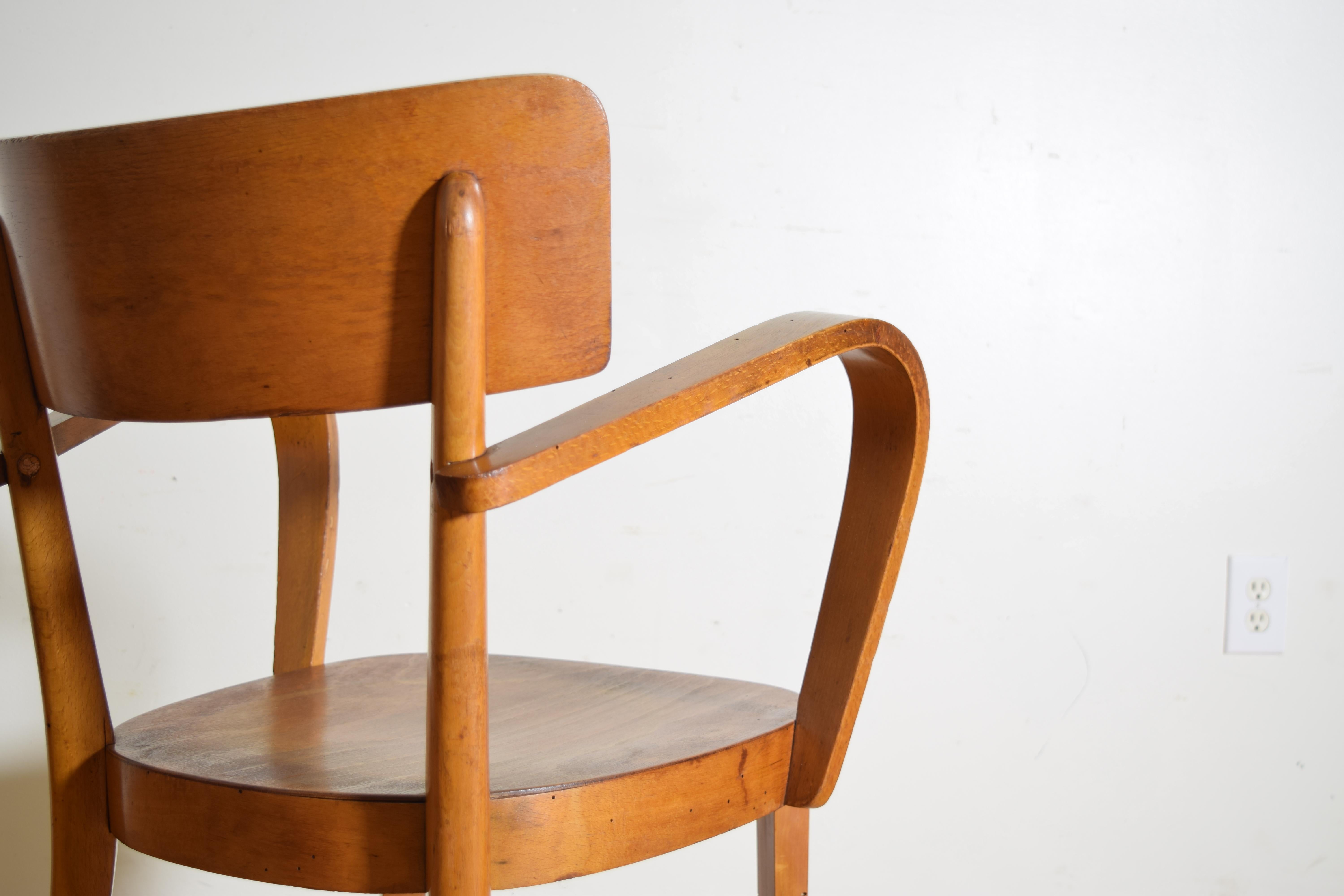 Poltrona francese in legno di faggio in stile Thonet, metà del XX secolo in vendita 1