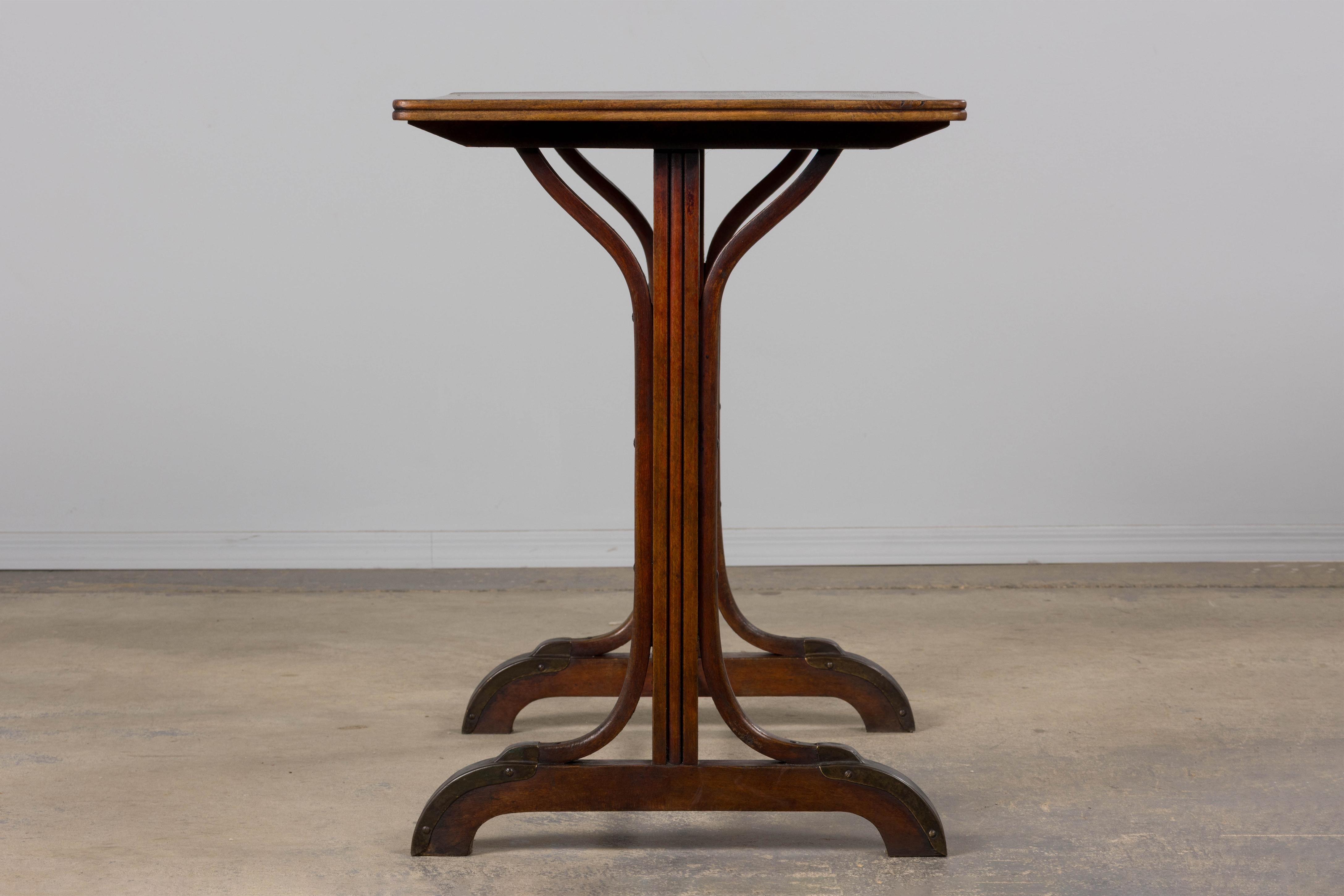 Table de bistrot en bentwood de style Thonet en vente 4