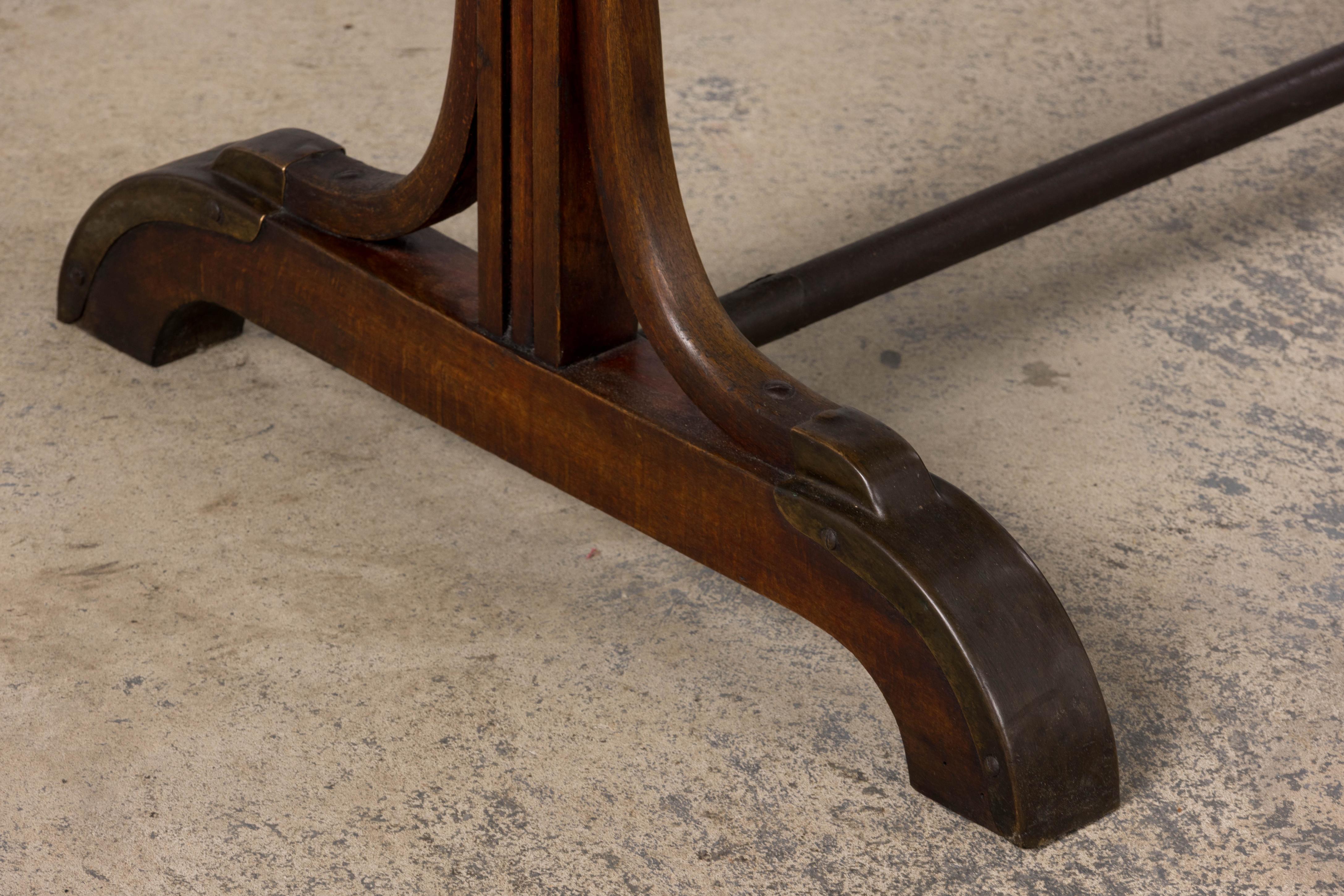 Bois cintré Table de bistrot en bentwood de style Thonet en vente