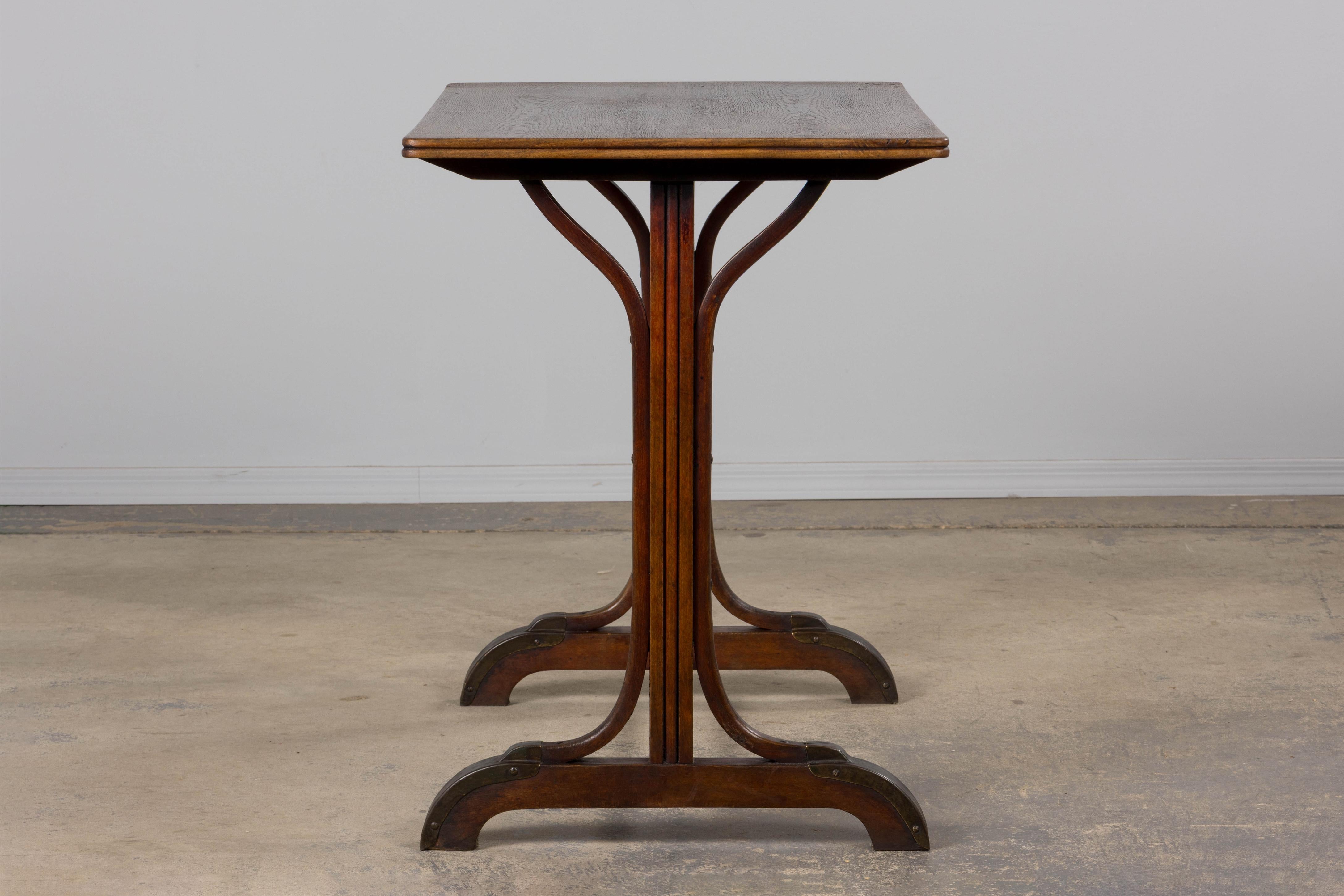 Table de bistrot en bentwood de style Thonet en vente 1