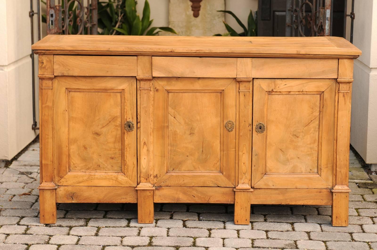 Enfilade francese a tre porte in legno con motivi dorici a pilastro, 1880 ca. In condizioni buone in vendita a Atlanta, GA