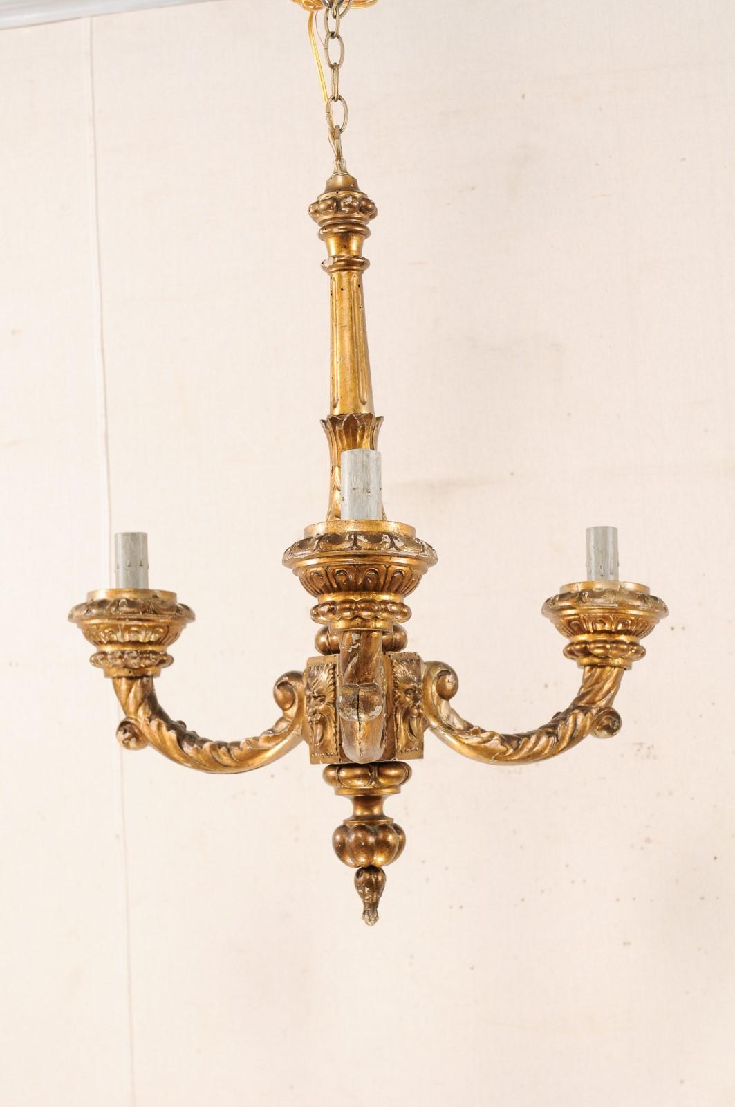 French Three-Light Carved Giltwood Column Chandelier from the Mid-20th Century For Sale 2