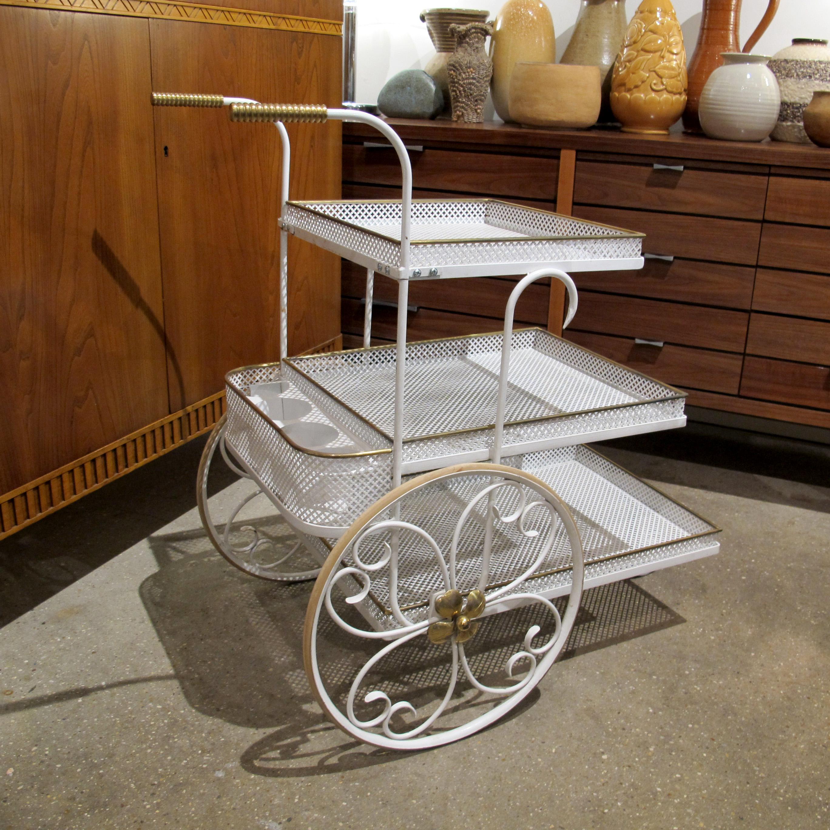 Chariot de service à trois étages, style Mathieu Matégot, Circa 1950s en vente 2