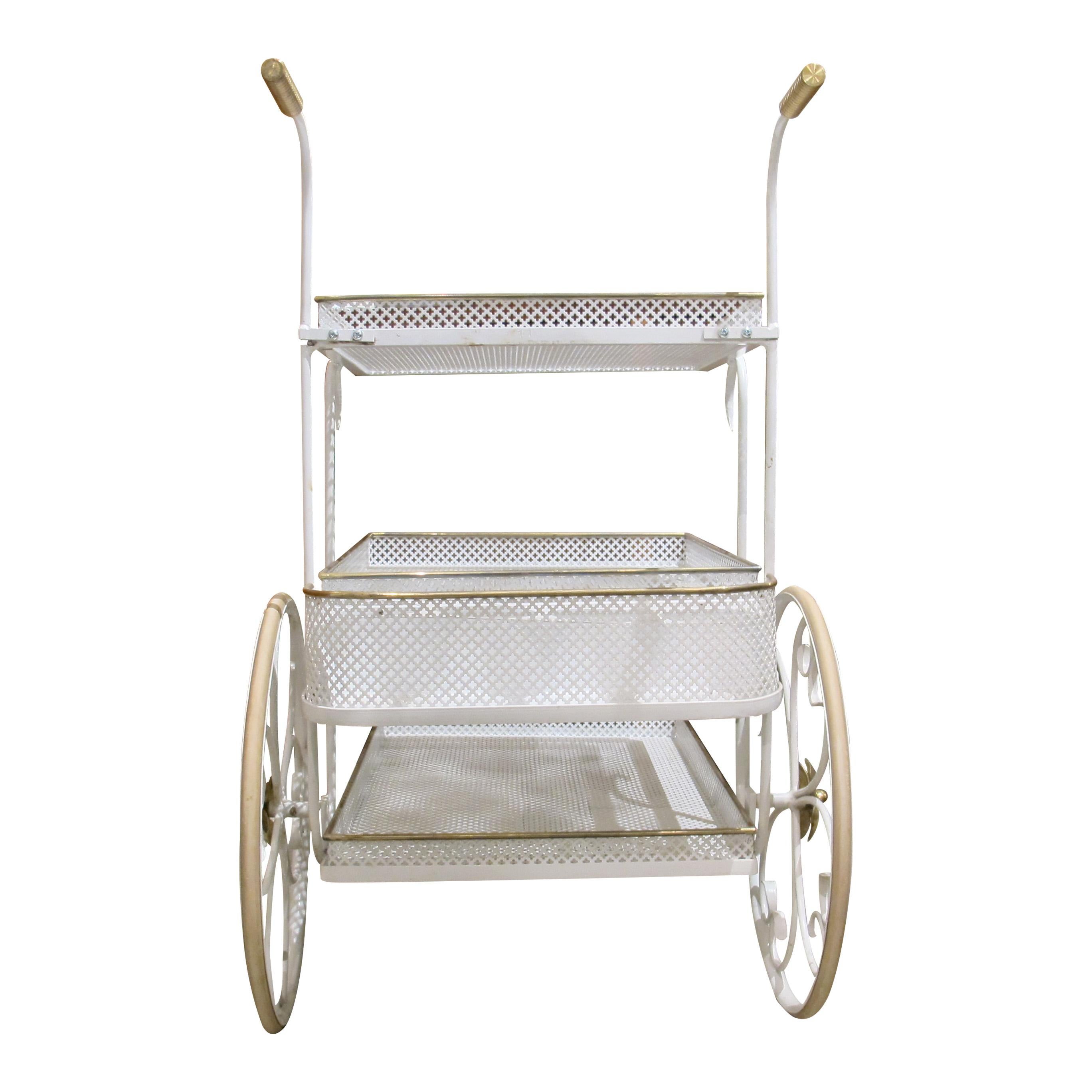 Français Chariot de service à trois étages, style Mathieu Matégot, Circa 1950s en vente
