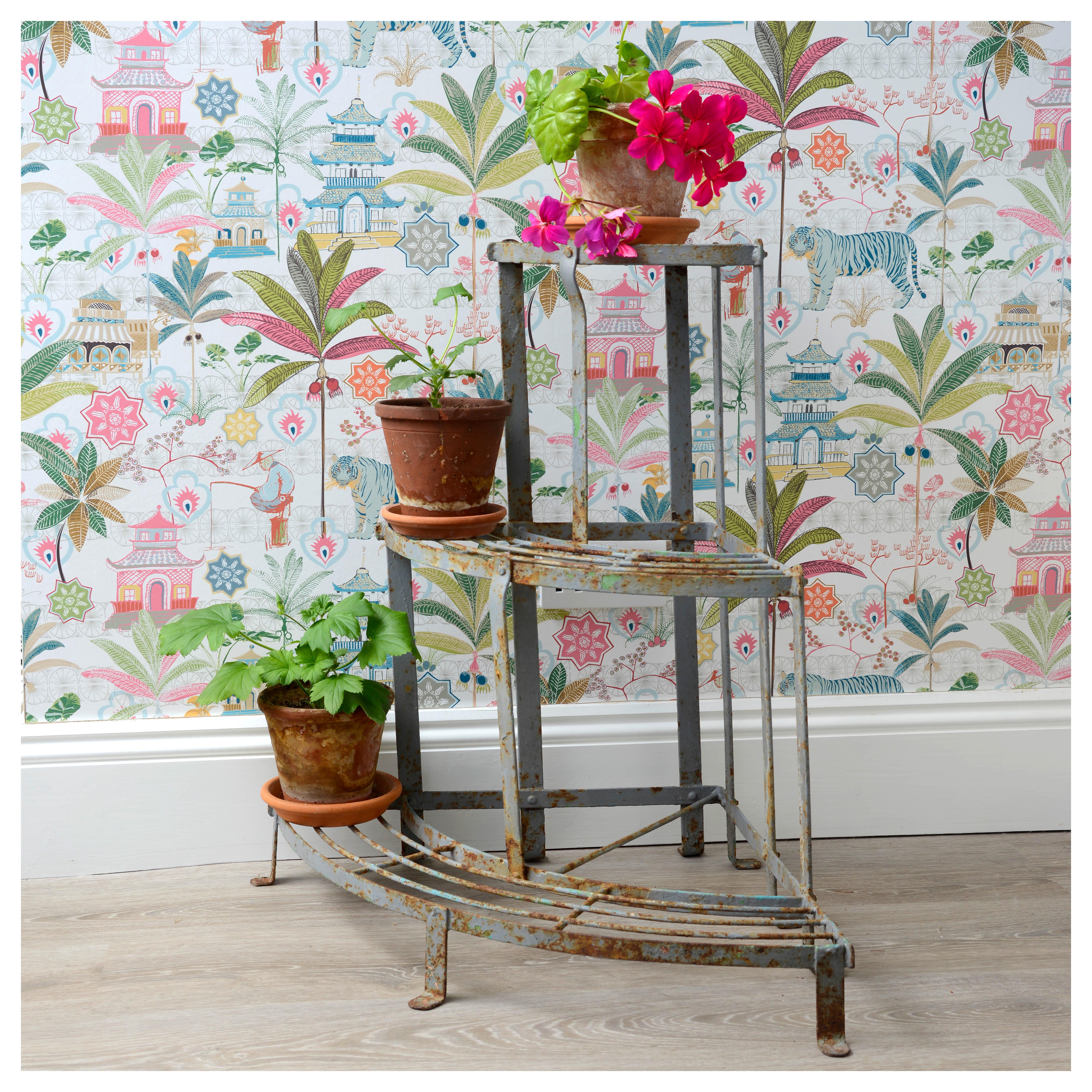 French three tier wrought iron corner plant pot stand In Good Condition In Castle Douglas, GB