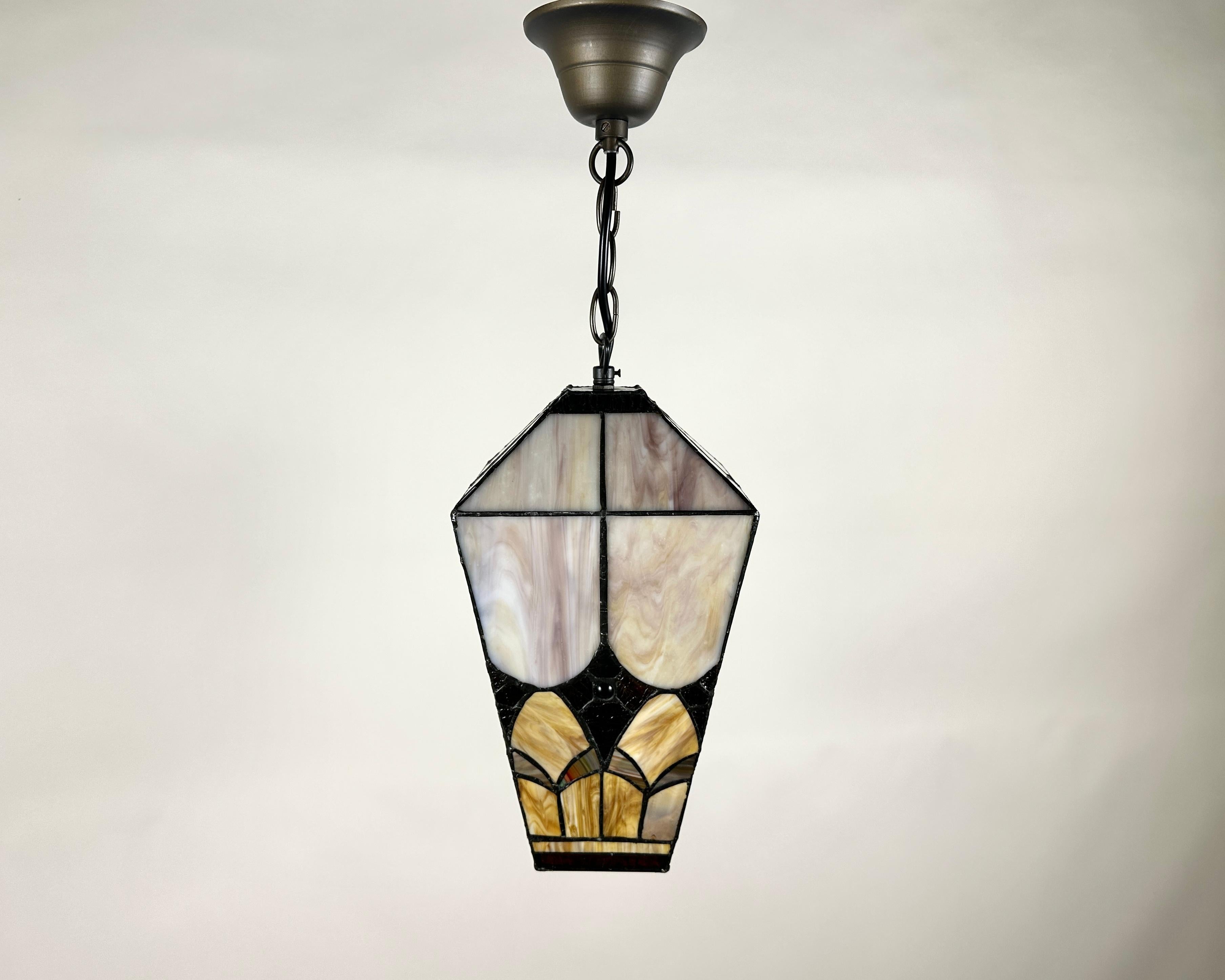 French Tiffany Style Lantern Vintage 1950s Amber Glass Outdoor / Indoor In Excellent Condition For Sale In Bastogne, BE