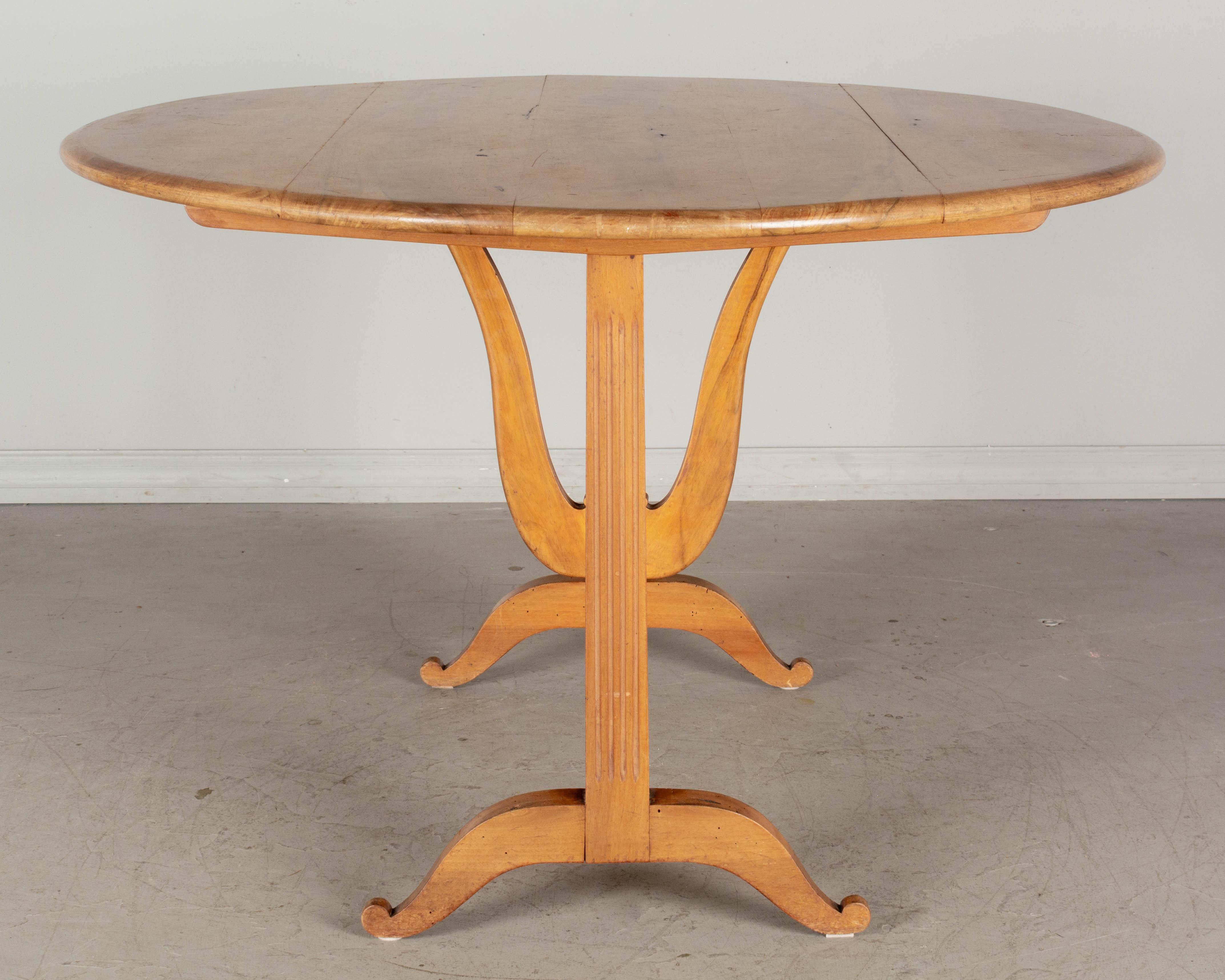 French Tilt Top Dining Table In Good Condition For Sale In Winter Park, FL
