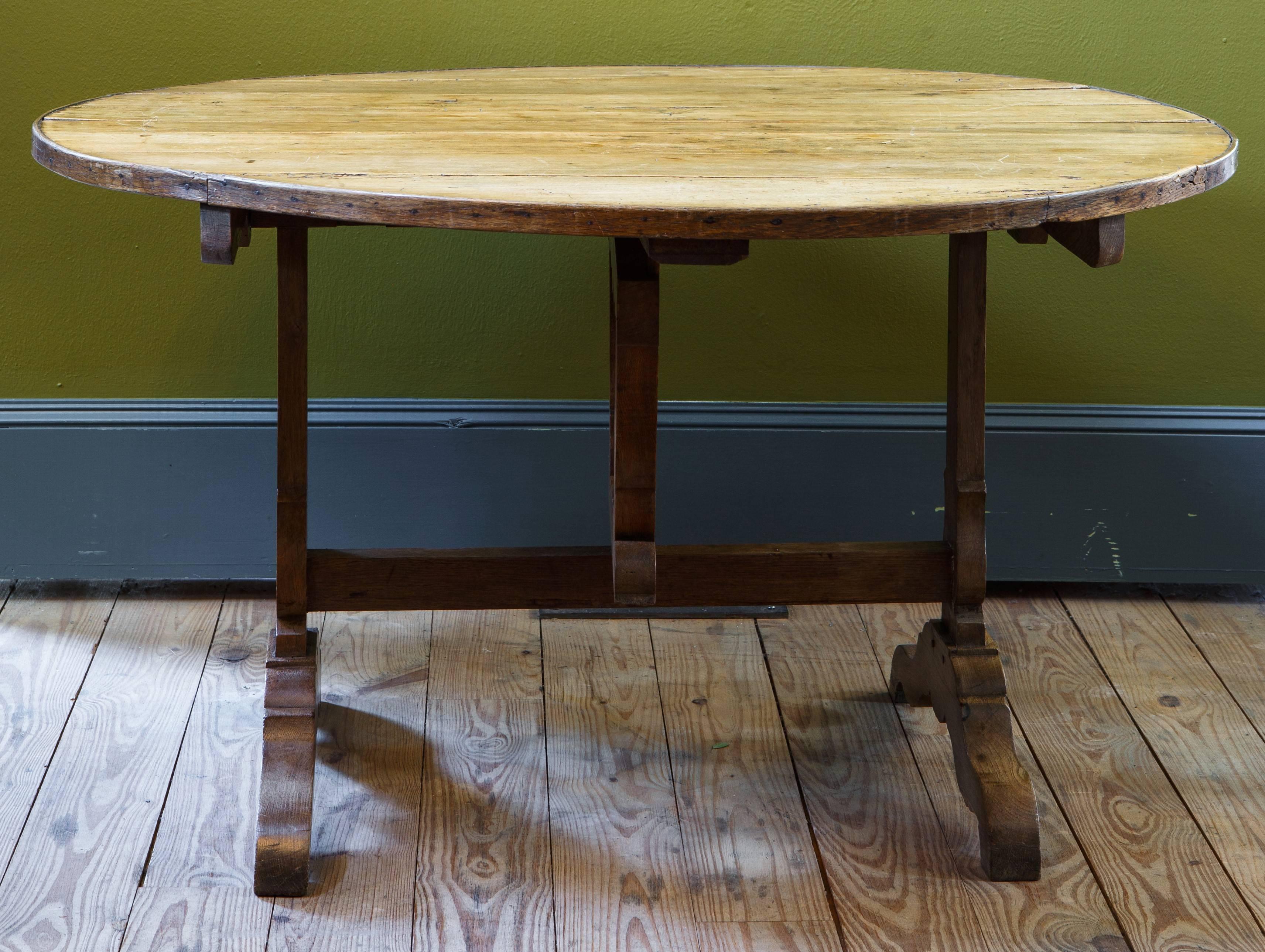 French Provincial French Tilt-Top Vendage Table