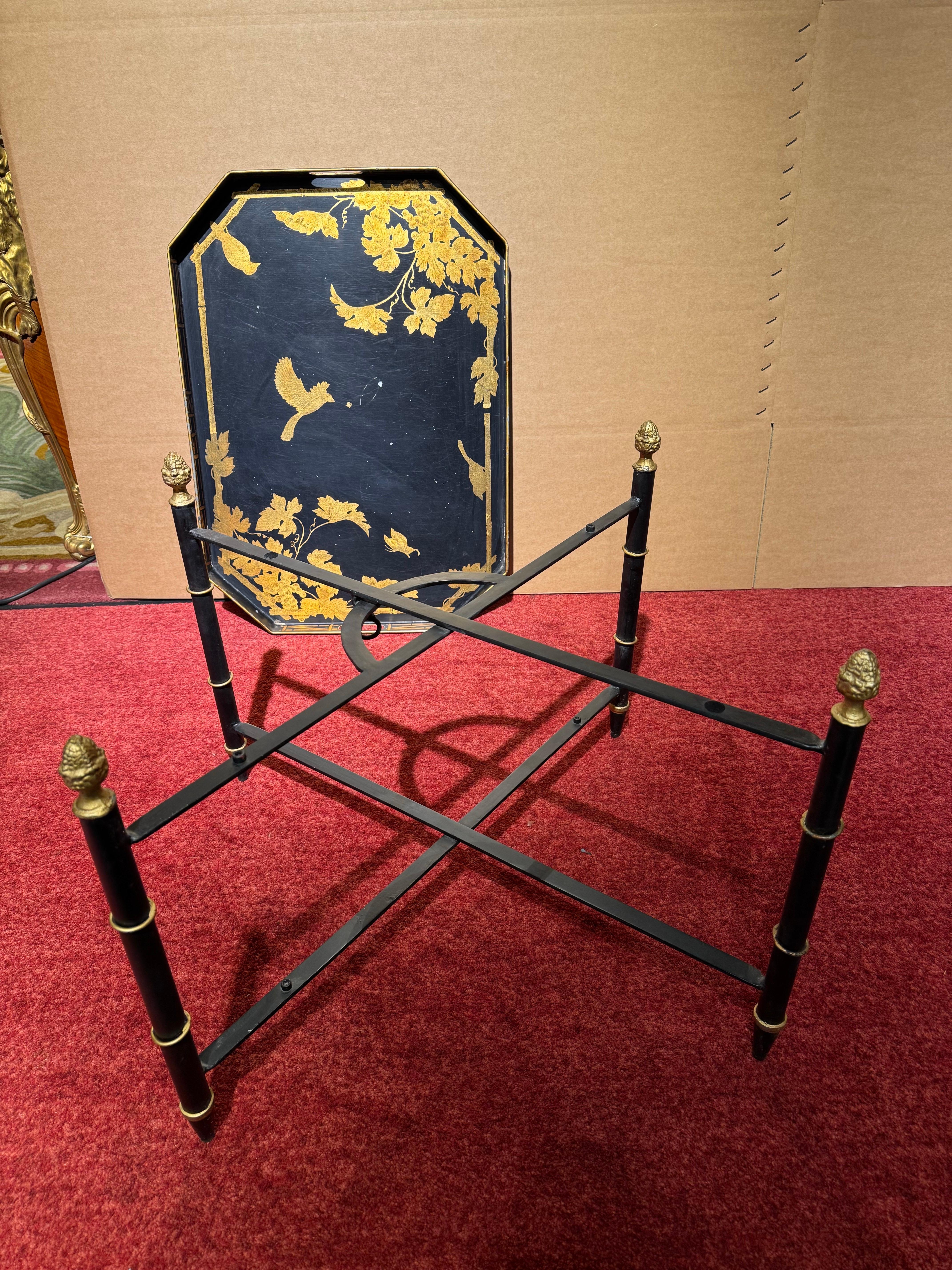 Table à plateau en étain français avec motif d'oiseaux fleuris, 19, Century en vente 2