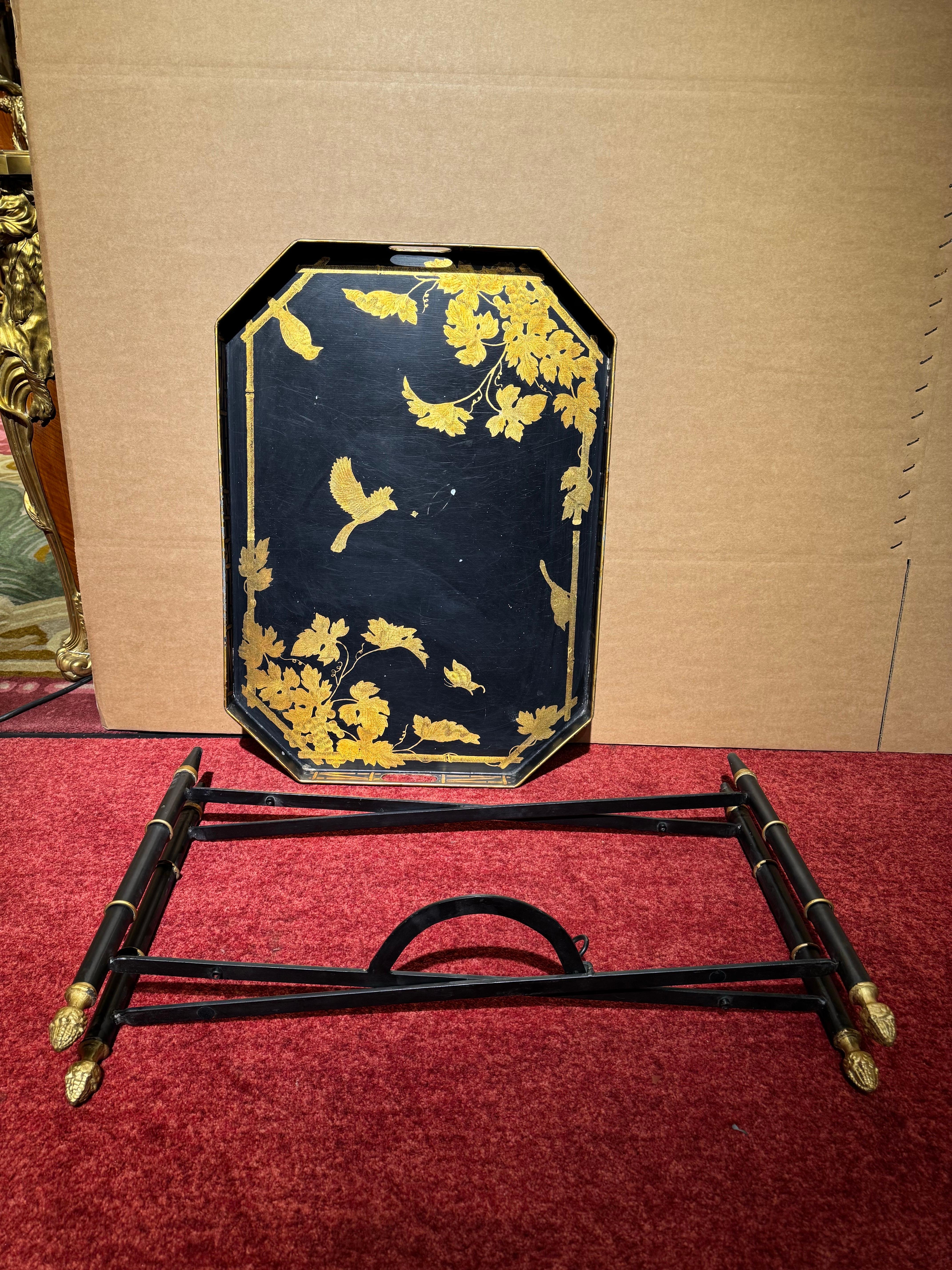 Table à plateau en étain français avec motif d'oiseaux fleuris, 19, Century en vente 3