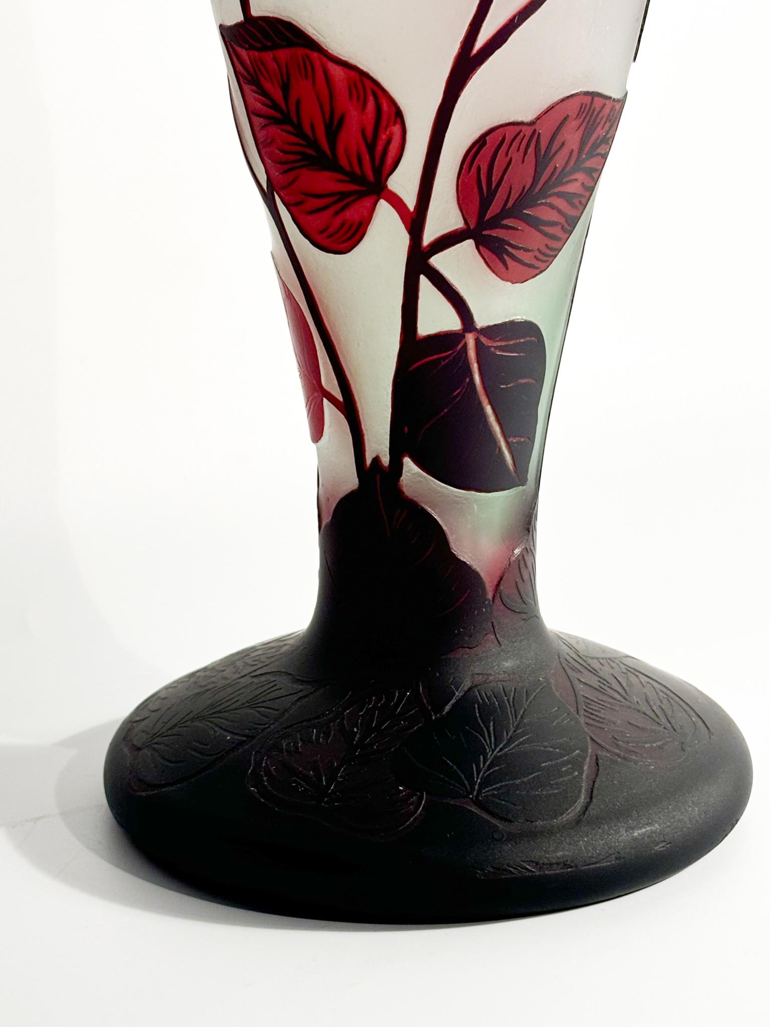 Vase en verre Tip-Gallé à motif de feuilles des années 1960 4