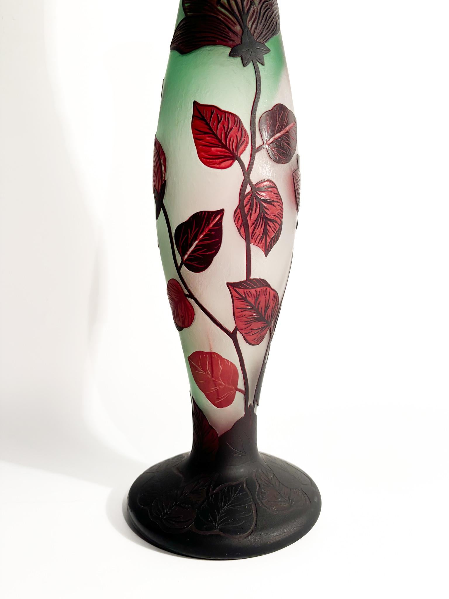 Français Vase en verre Tip-Gallé à motif de feuilles des années 1960