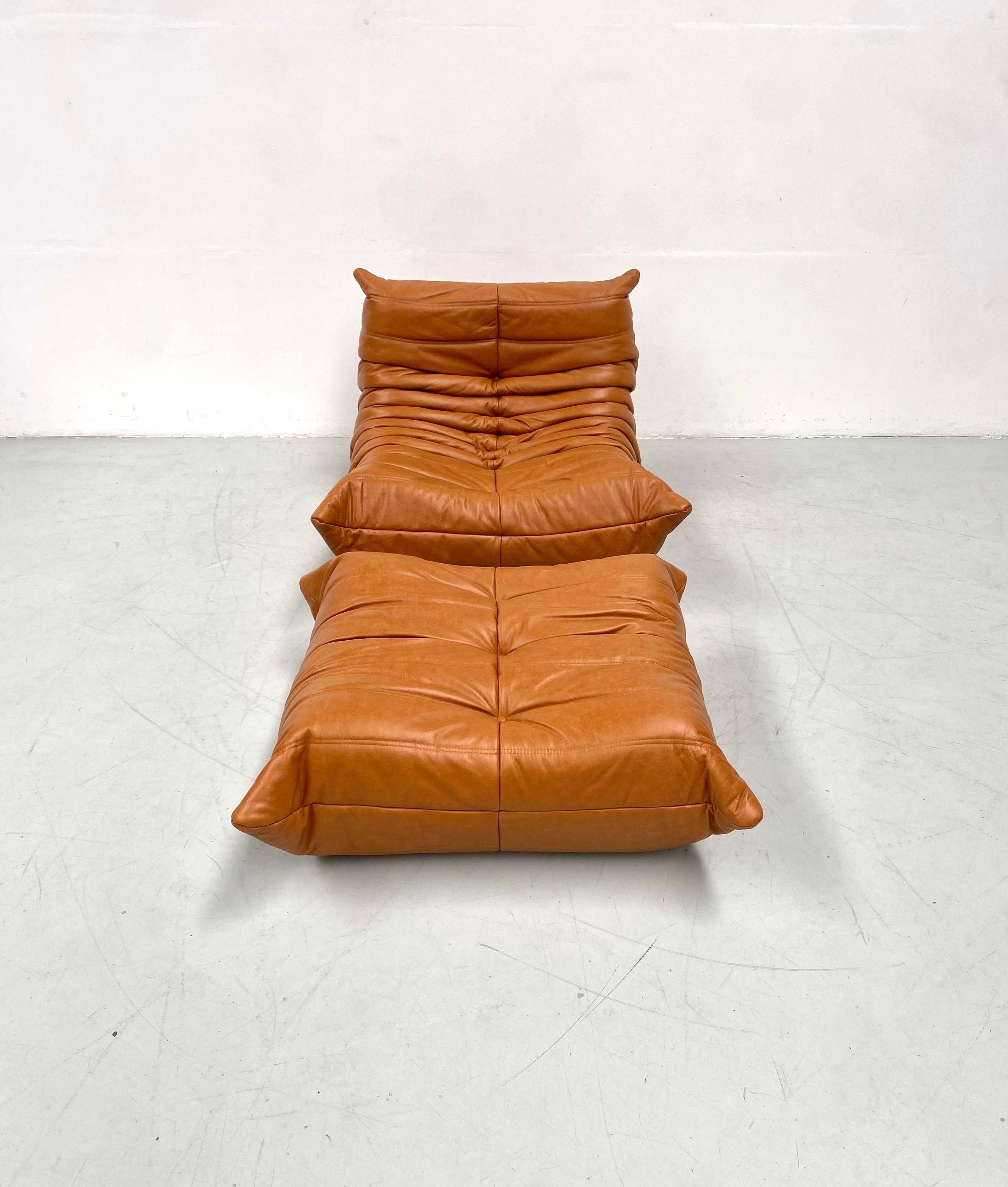 The Togo is designed by Michel Ducaroy in 1973.
It is the first piece of furniture made of foam and still has its comfort. Manufactured by Ligne Roset in France.