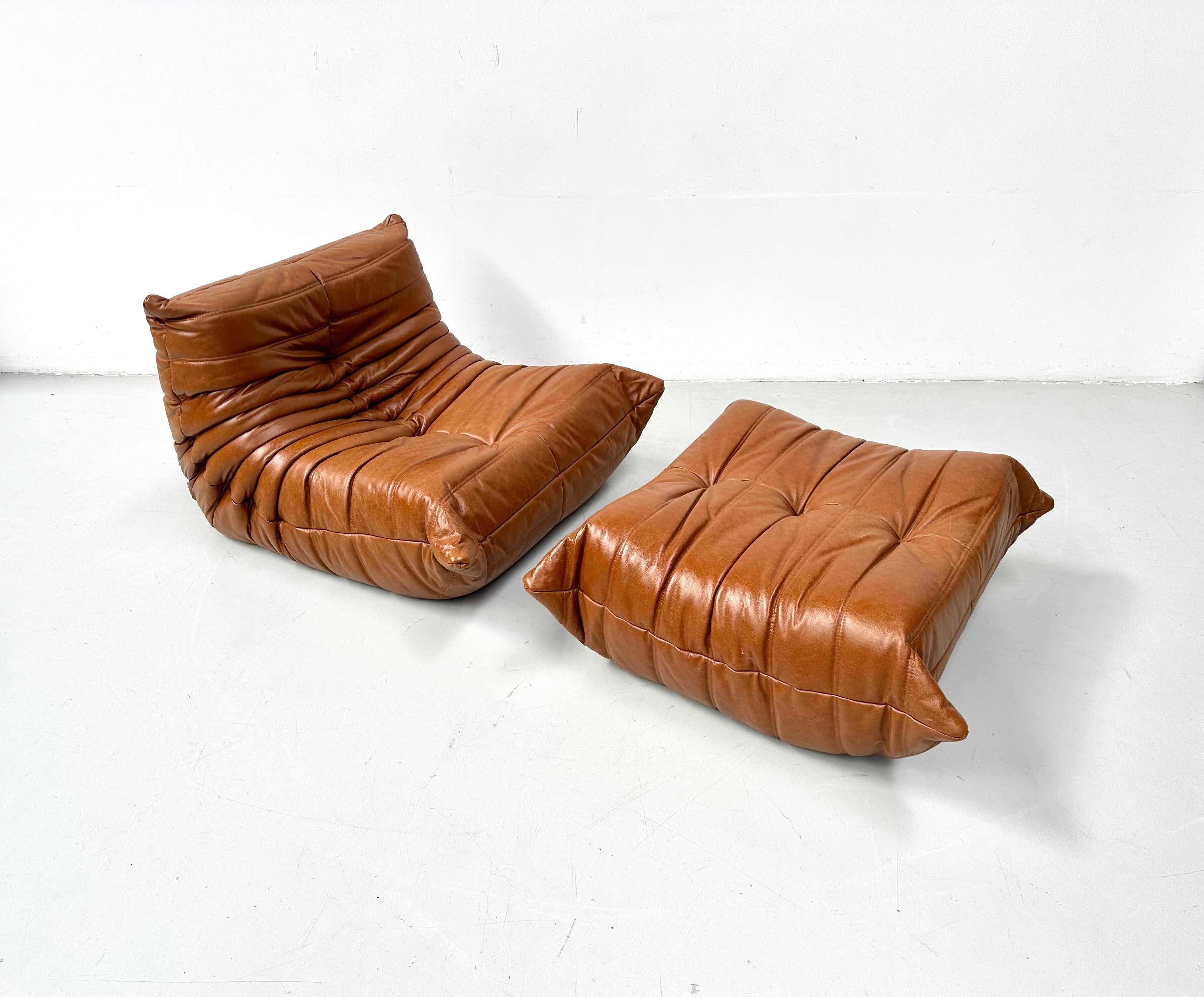 Le Togo est conçu par Michel Ducaroy en 1973.
C'est le premier meuble en mousse qui a conservé son confort. Fabriqué par Ligne Roset en France.