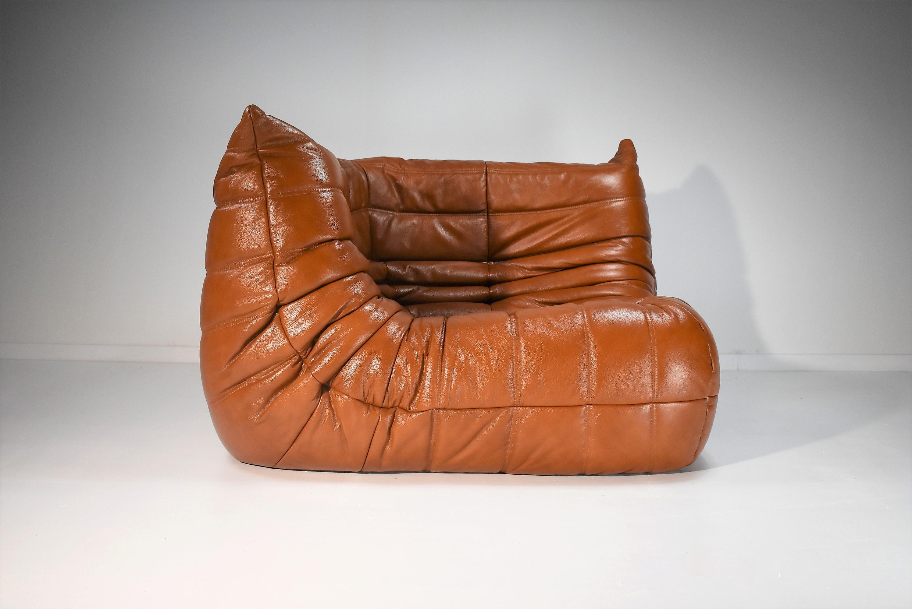 French Togo Corner Seat in Brown/Orange Leather, Michel Ducaroy for Ligne Roset In Excellent Condition For Sale In Eindhoven, Netherlands