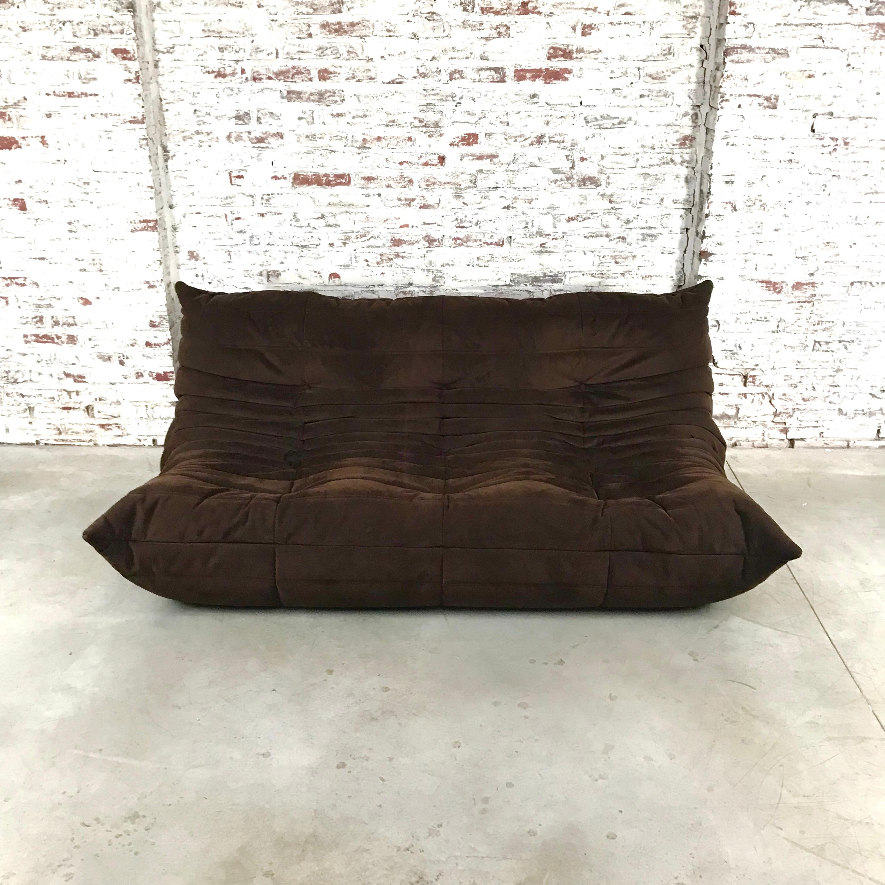 The iconic Togo designed by Michel Ducaroy for Ligne Roset. The most sold designer sofa in the world. Almost 1.5 million Togo’s have been sold since 1973. A major succes of Ligne Roset. This original Togo was upholstered in alcantara Chestnut brown.