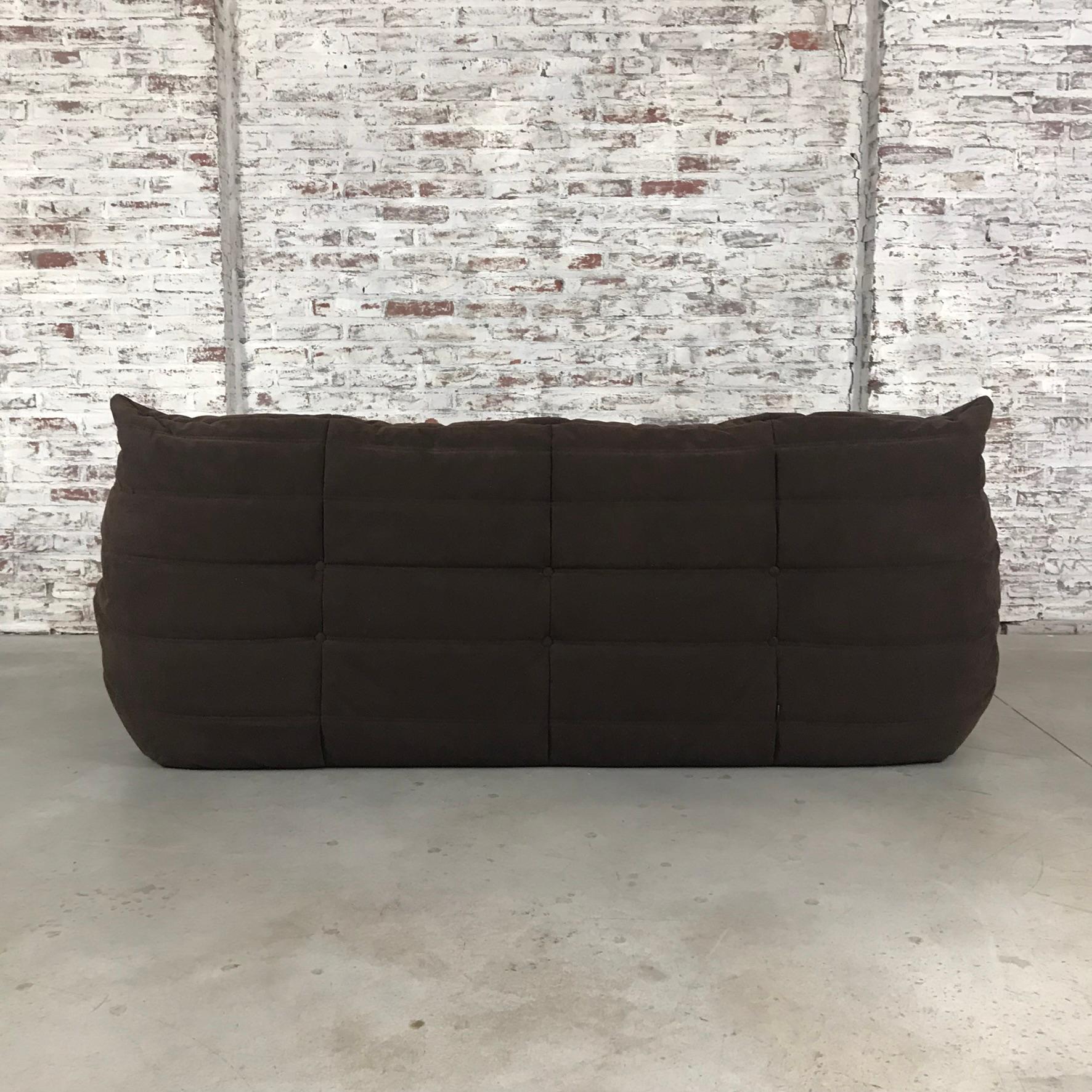 French Togo Large Settee in Alcantra Chestnut by Michel Ducaroy for Ligne Roset In Excellent Condition In Eindhoven, Netherlands