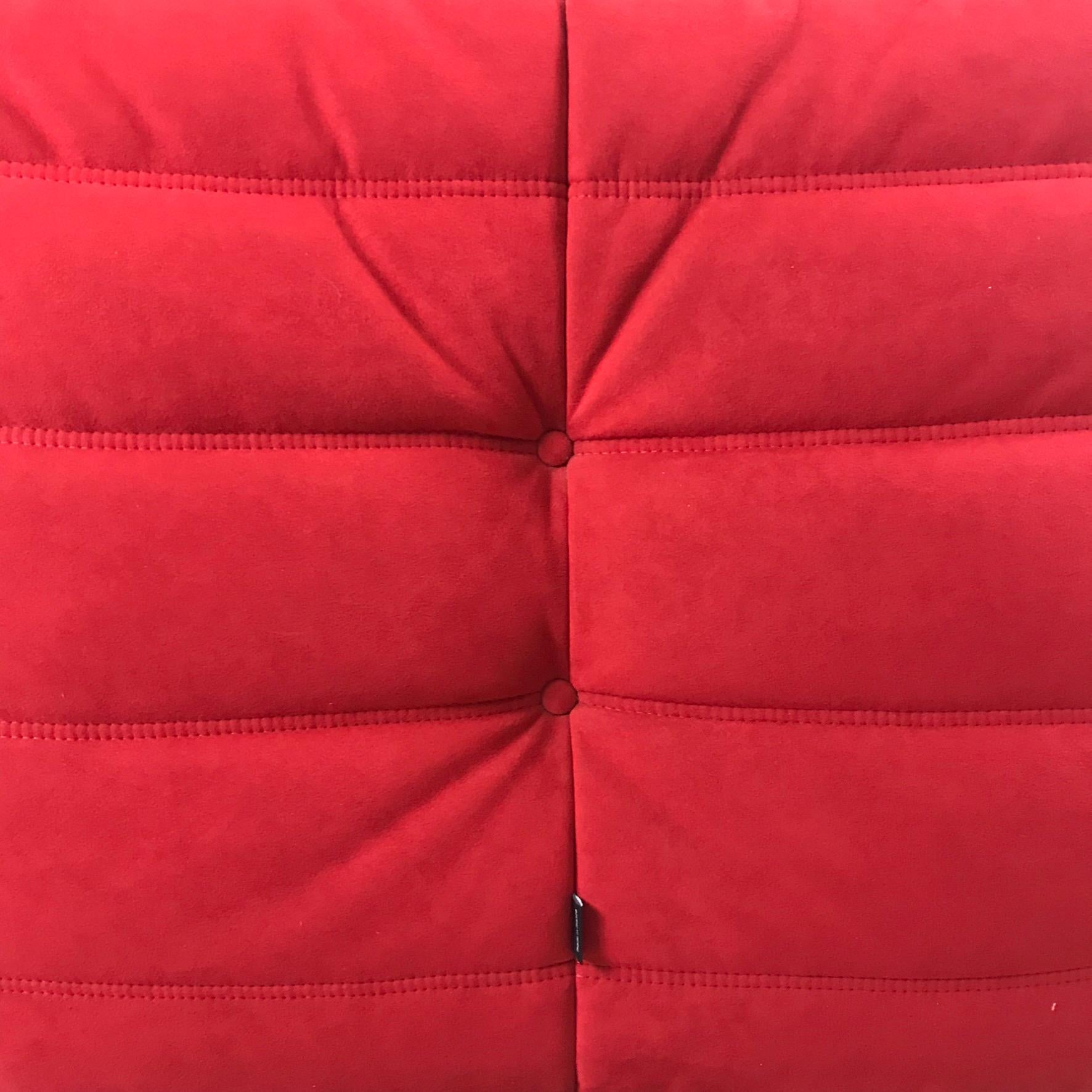 French Togo Lounge Chair in Alcantar Goya Red by Michel Ducaroy for Ligne Roset In Good Condition For Sale In Eindhoven, Netherlands