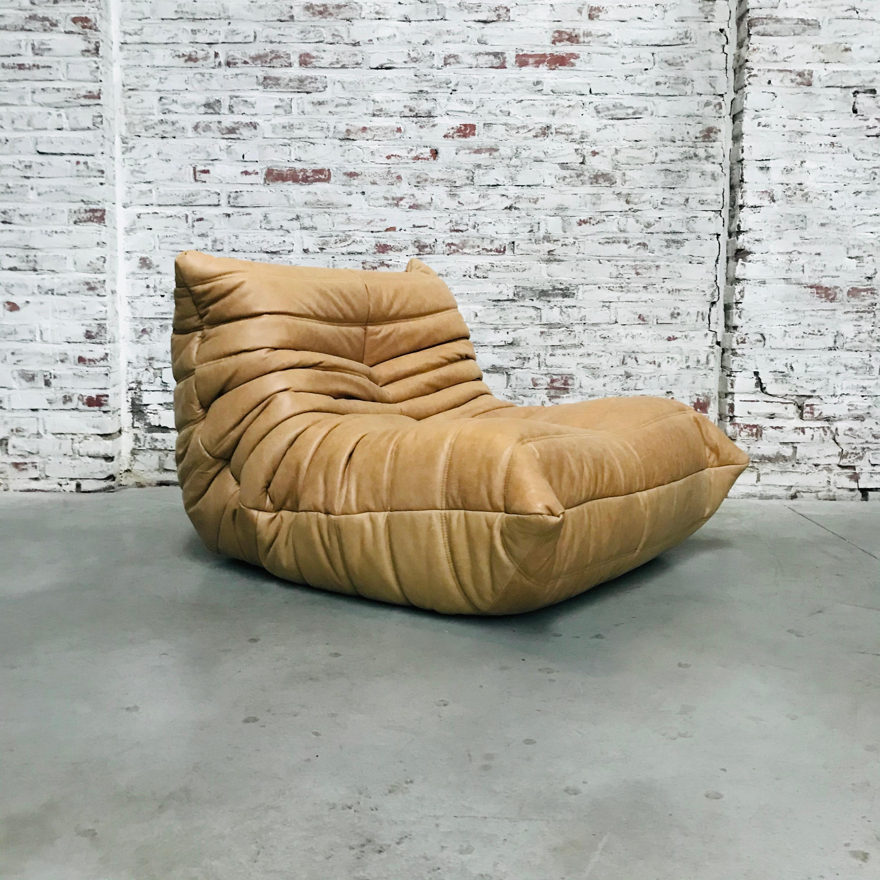 Français Fauteuil de salon Togo français en cuir camel de Michel Ducaroy pour Ligne Roset