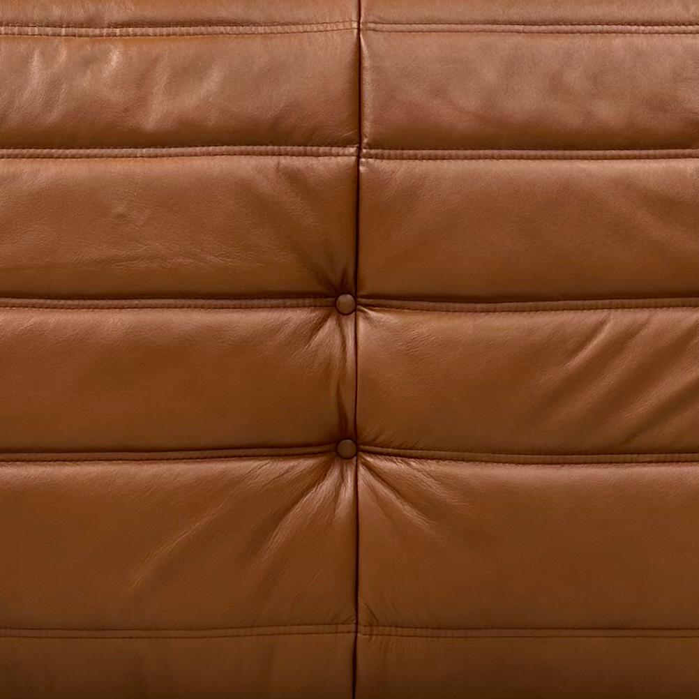 Canapé Togo français en cuir cognac de Michel Ducaroy pour Ligne Roset. 3