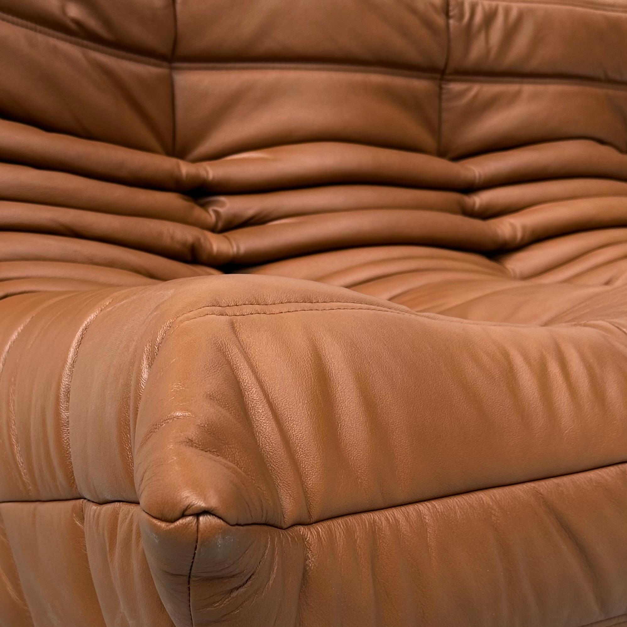 Canapé Togo français en cuir cognac de Michel Ducaroy pour Ligne Roset. Excellent état à Eindhoven, Noord Brabant