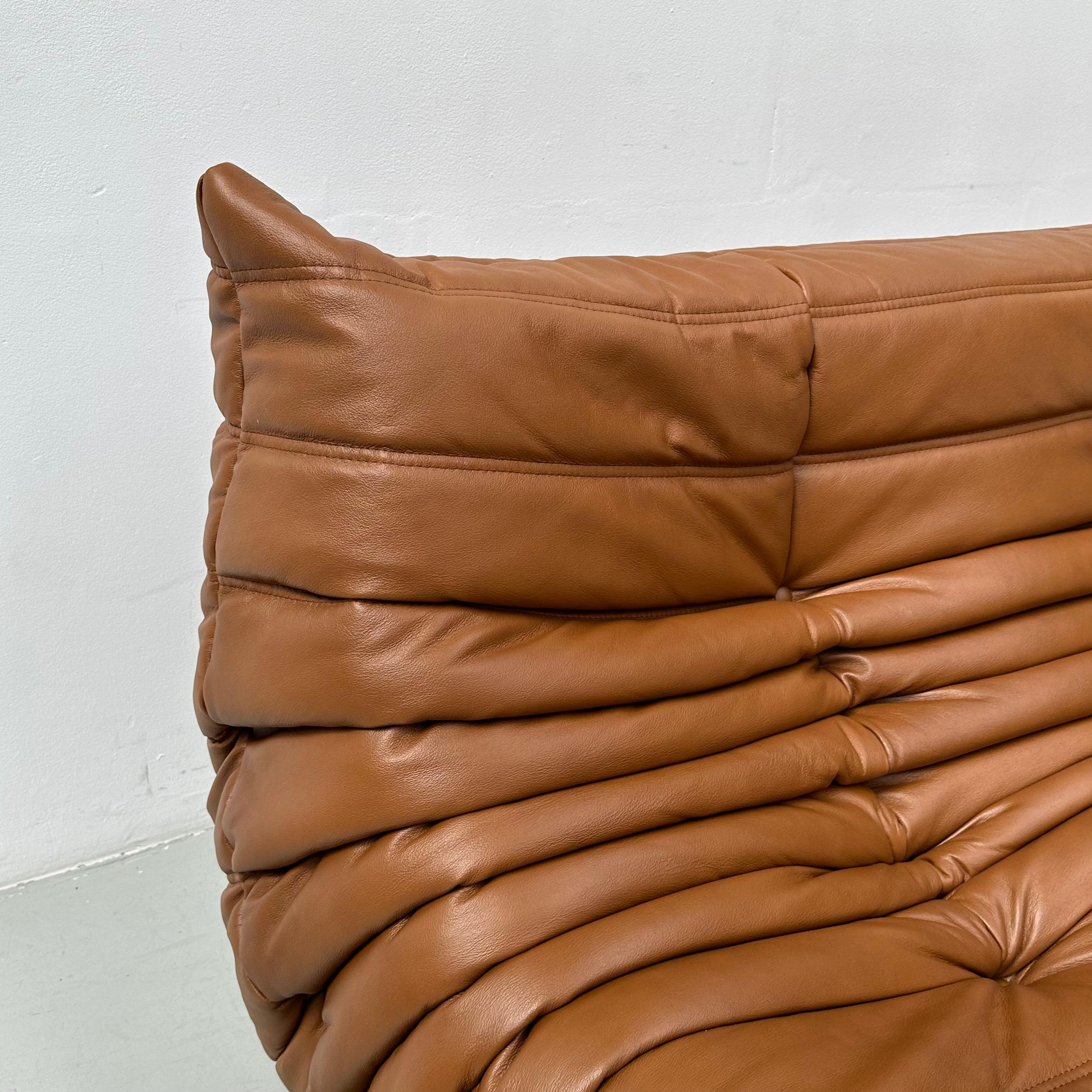 Cuir Canapé Togo français en cuir cognac de Michel Ducaroy pour Ligne Roset.