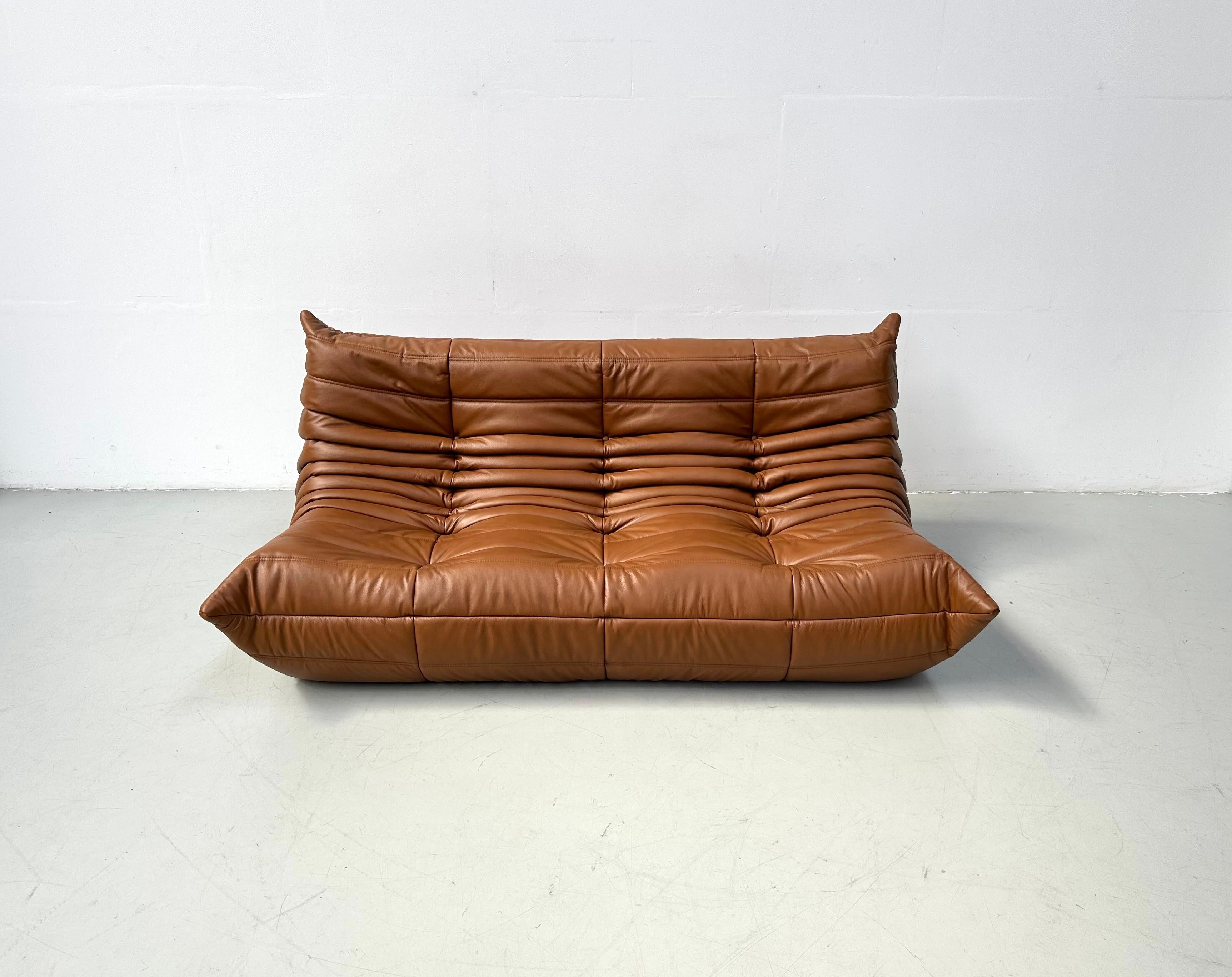 Canapé Togo français en cuir cognac de Michel Ducaroy pour Ligne Roset. 1