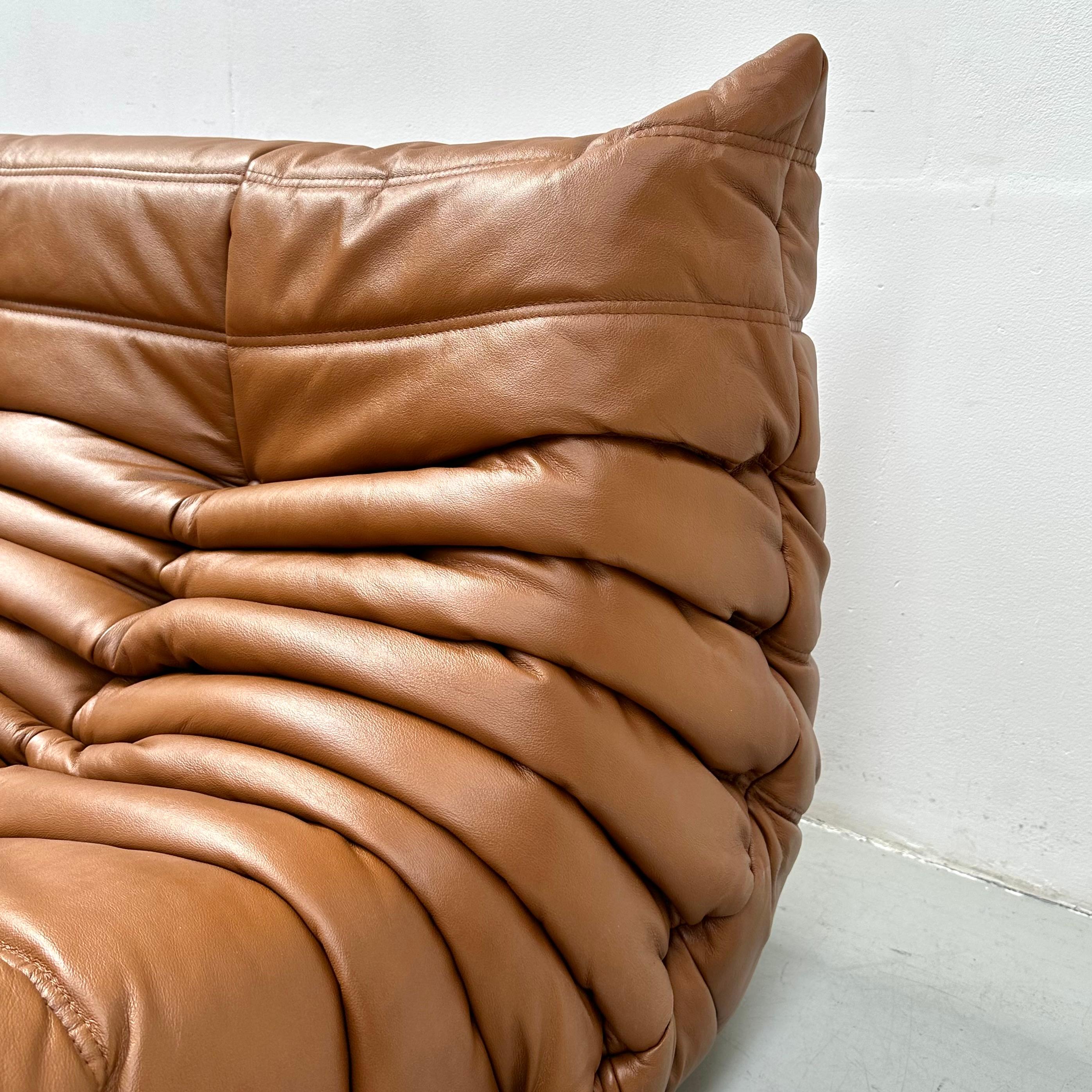 Canapé Togo français en cuir cognac de Michel Ducaroy pour Ligne Roset. 2