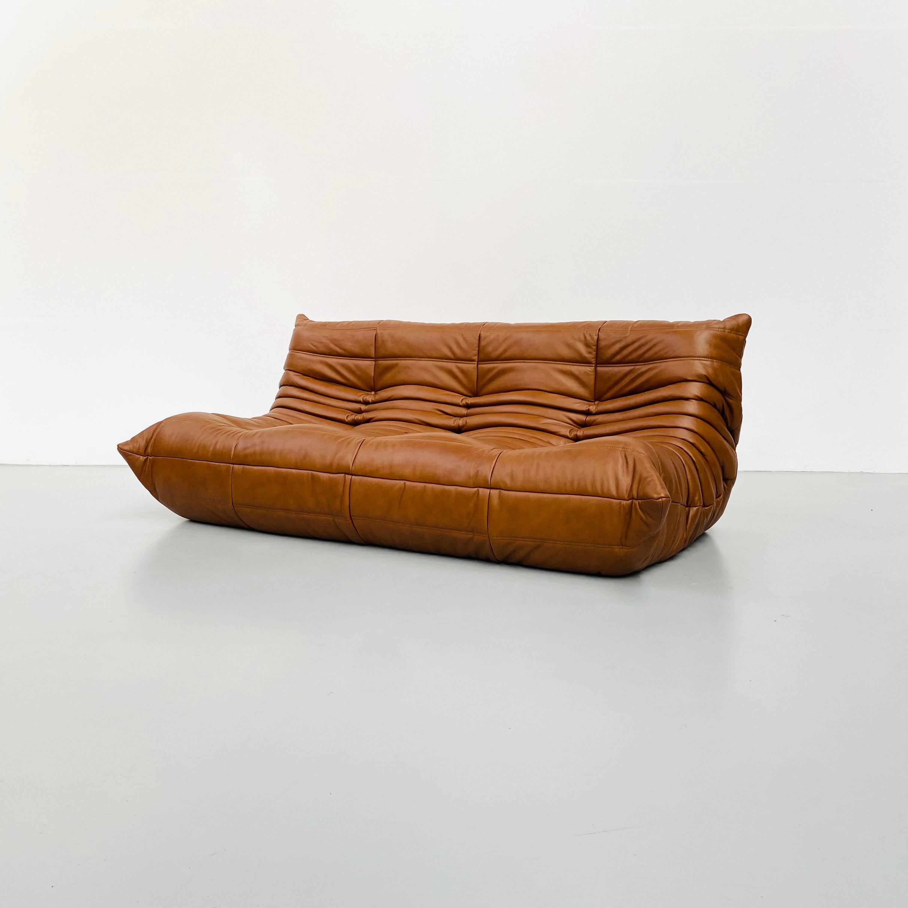 Français Canapé Togo français en cuir cognac foncé de Michel Ducaroy pour Ligne Roset, 1974