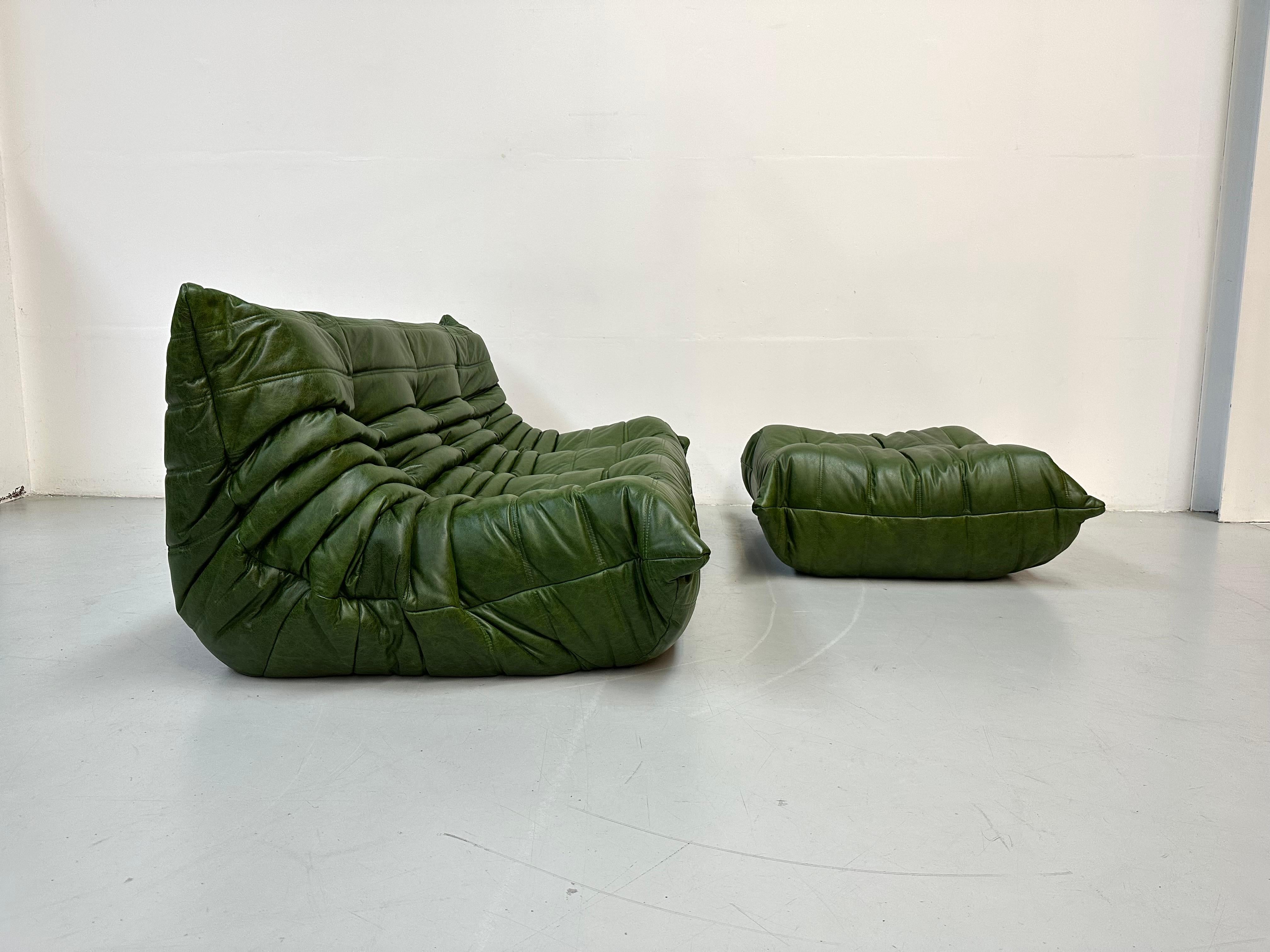 French Togo Sofa with Ottoman in Green Leather by M.Ducaroy for Ligne Roset. 4