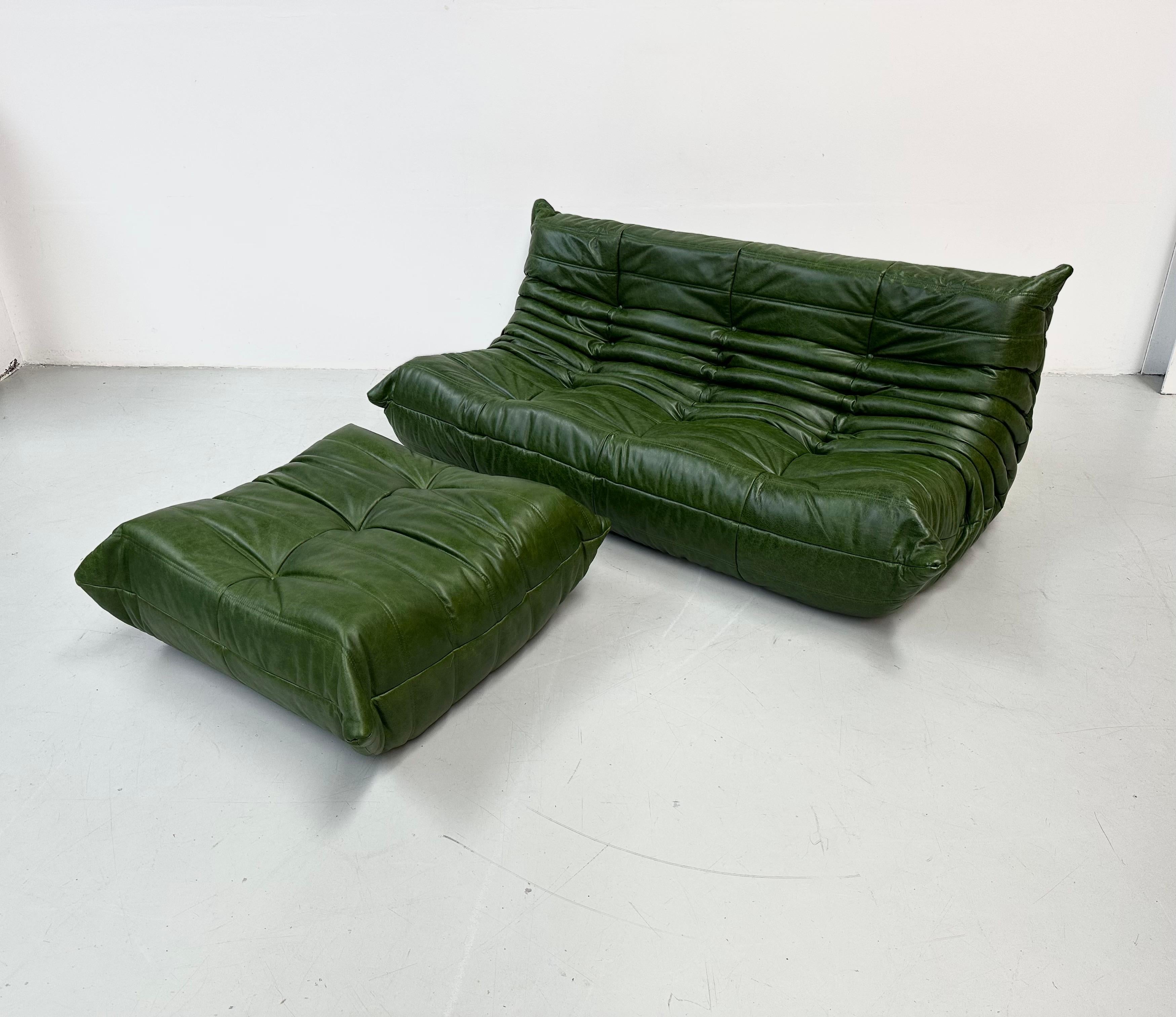 French Togo Sofa with Ottoman in Green Leather by M.Ducaroy for Ligne Roset. 5