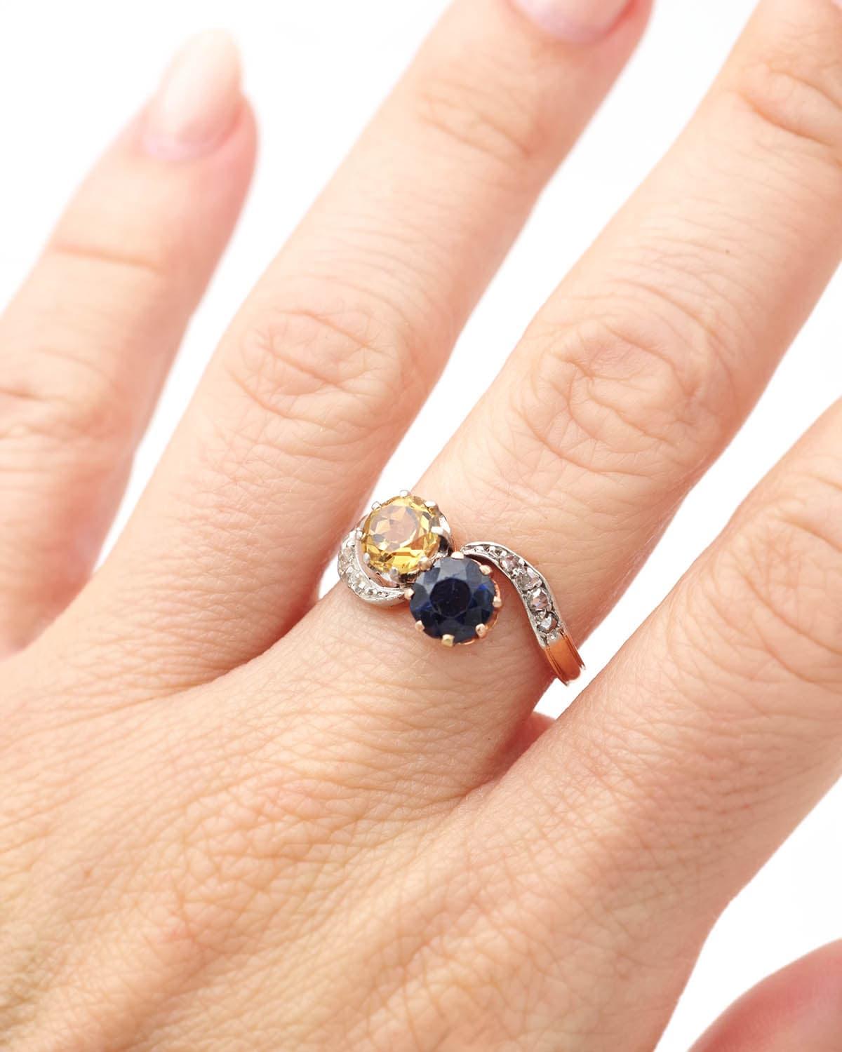Belle Époque French Toi et Moi sapphire and citrine ring, natural sapphire: 0.90 ct For Sale
