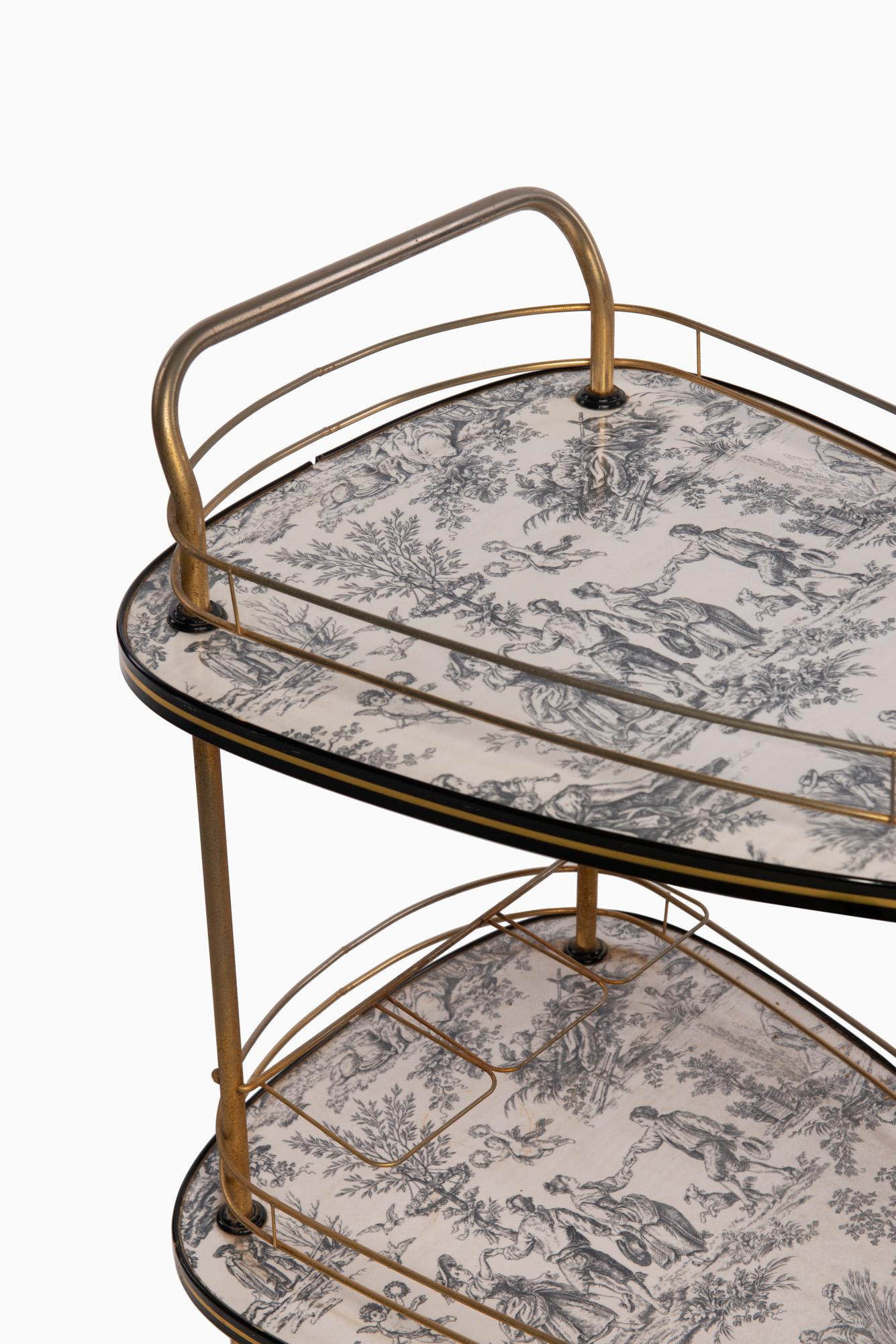  20th-century French toile de Jouie bar cart, 1960, metal and Formica toile de jouie decor. Good conditions. NOTICE: DUE TO THE CURRENT  COVID-19 SITUATION, THE SHIPPING OF ITEMS MAY BE SLIGHTLY DELAYED. HOWEVER, ALL OF OUR ITEMS ARE AVAILABLE, WE