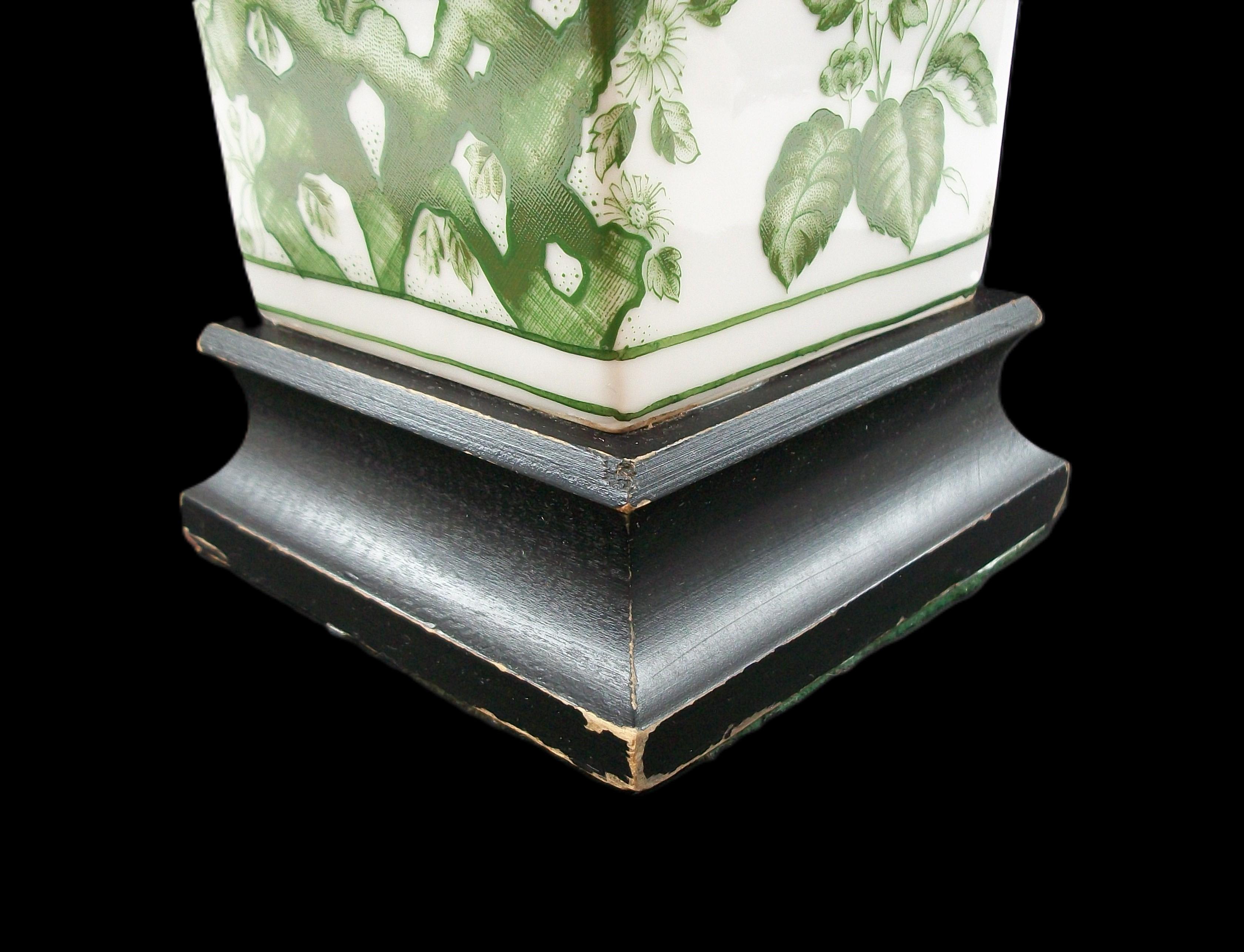 Lampe en porcelaine imprimée par transfert de style Toile - U.S.A. - Circa 1950's en vente 2