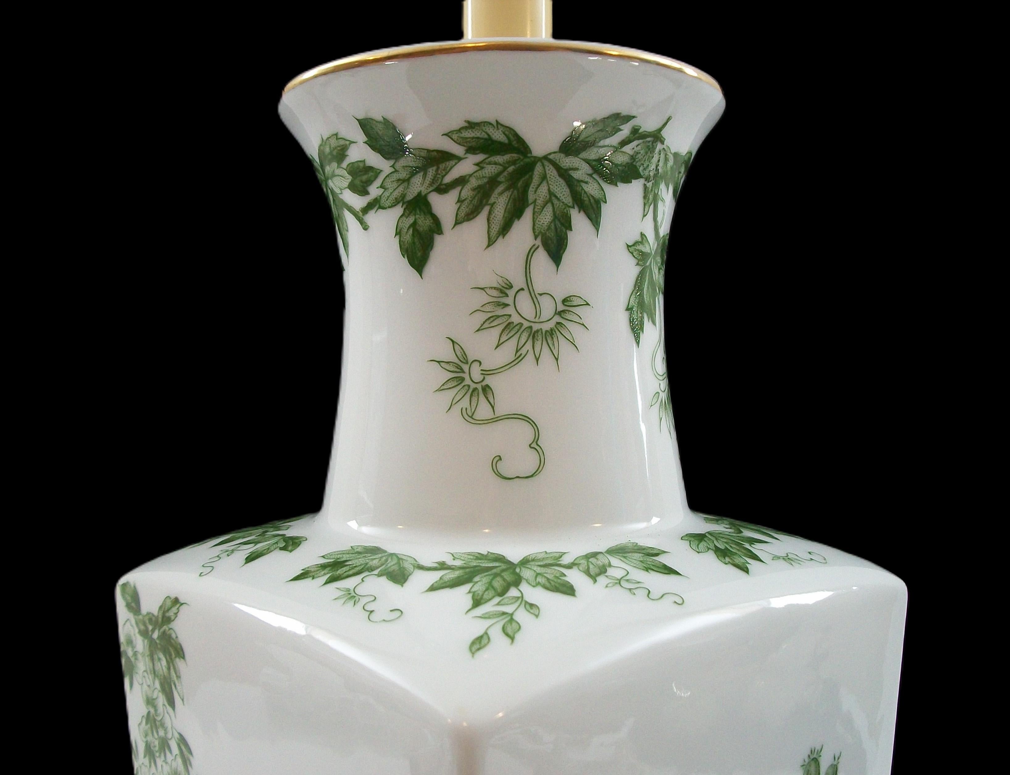 Lampe en porcelaine imprimée par transfert de style Toile - U.S.A. - Circa 1950's en vente 3
