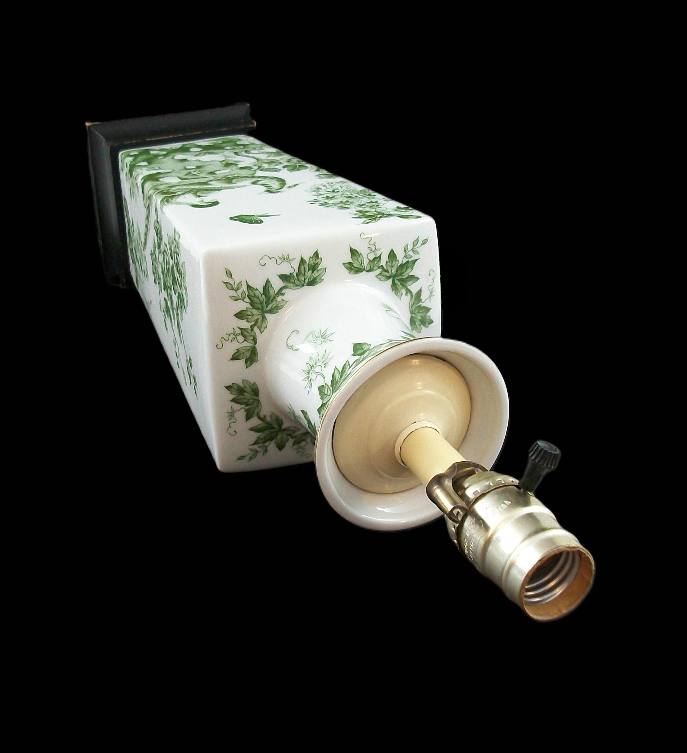 Céramique Lampe en porcelaine imprimée par transfert de style Toile - U.S.A. - Circa 1950's en vente