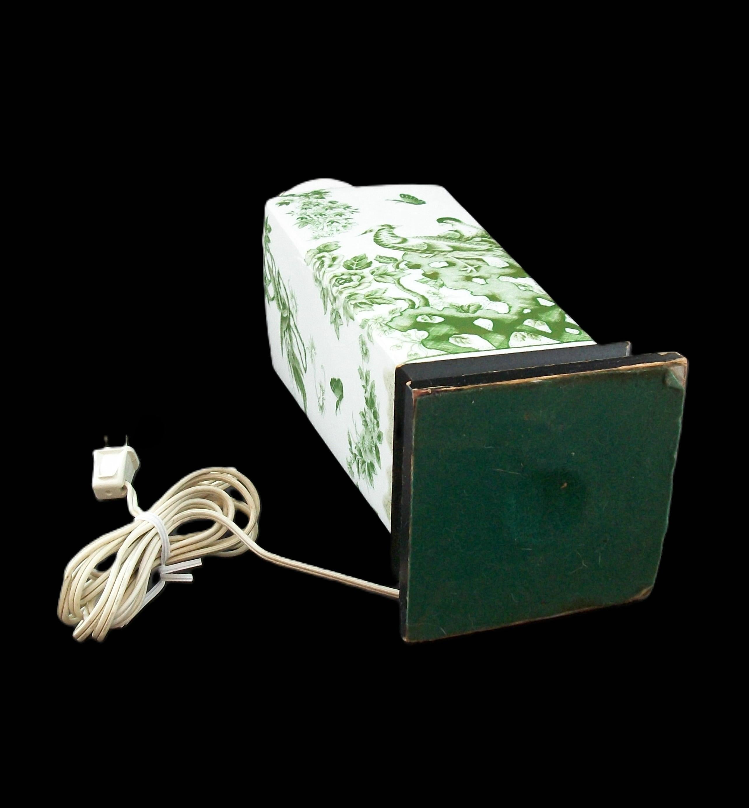 Lampe en porcelaine imprimée par transfert de style Toile - U.S.A. - Circa 1950's en vente 1
