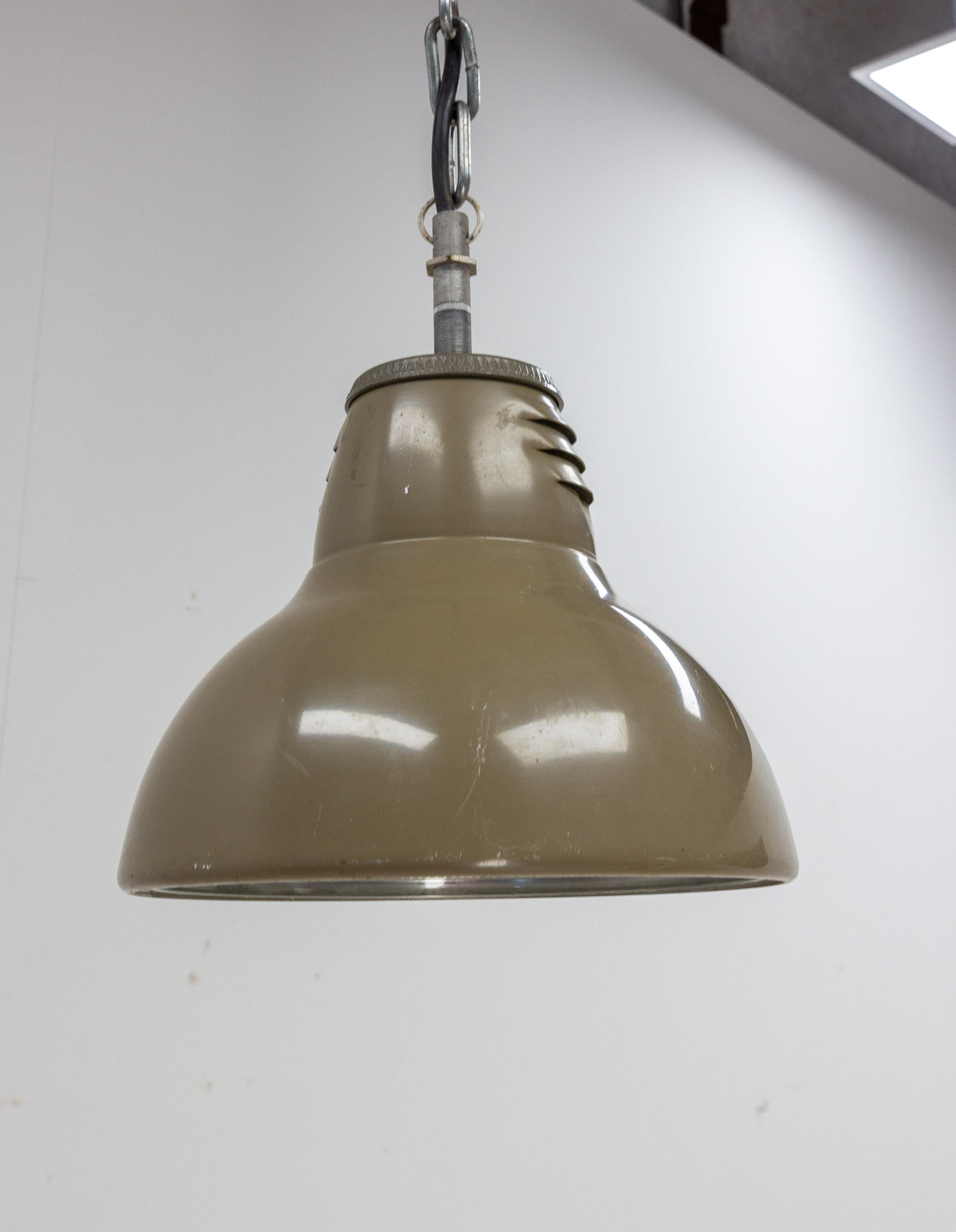 French Tole and Glass style Holophane Lamp Ceiling Pendant, circa 1960 In Good Condition For Sale In Labrit, Landes