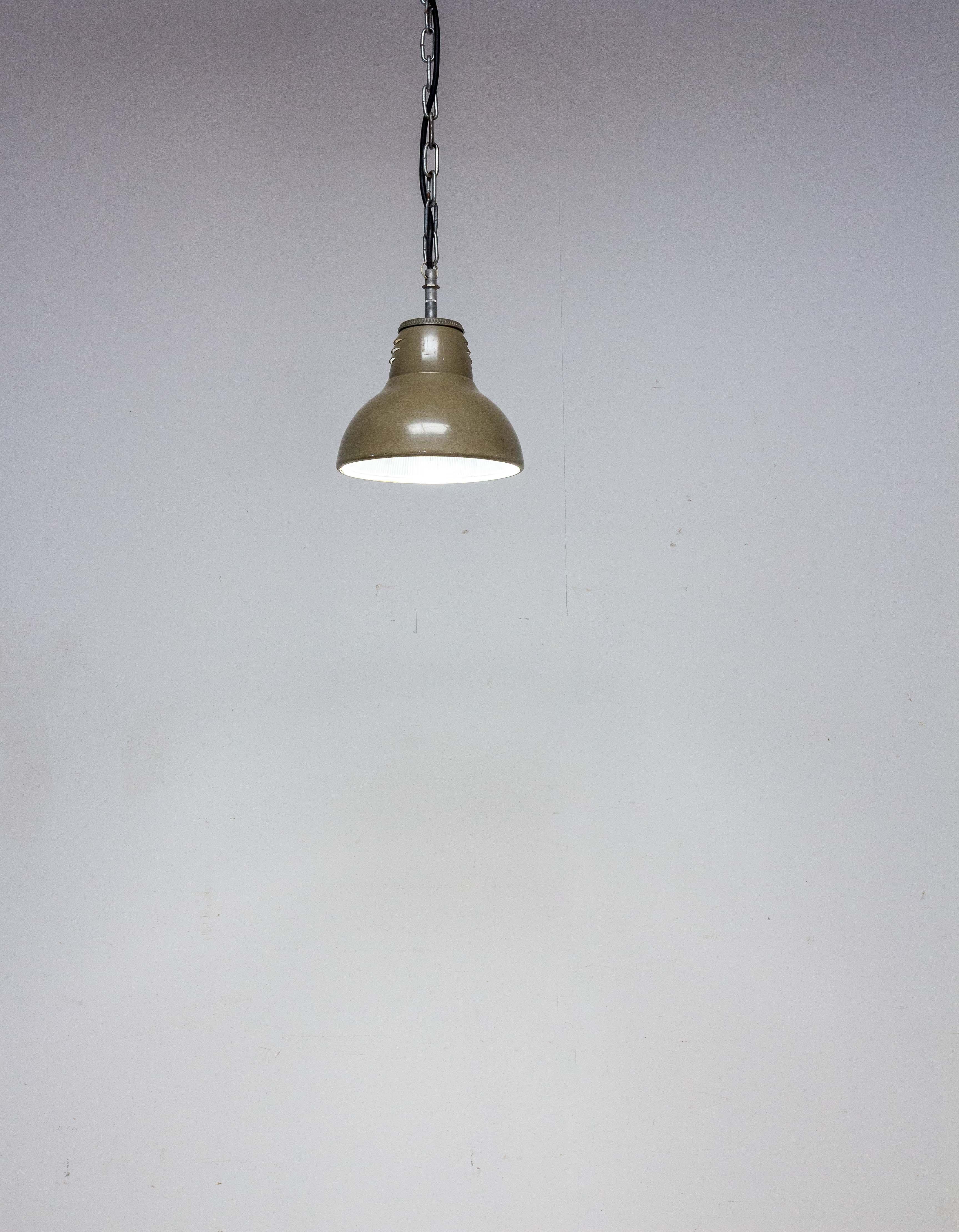 French Tole and Glass style Holophane Lamp Ceiling Pendant, circa 1960 For Sale 1
