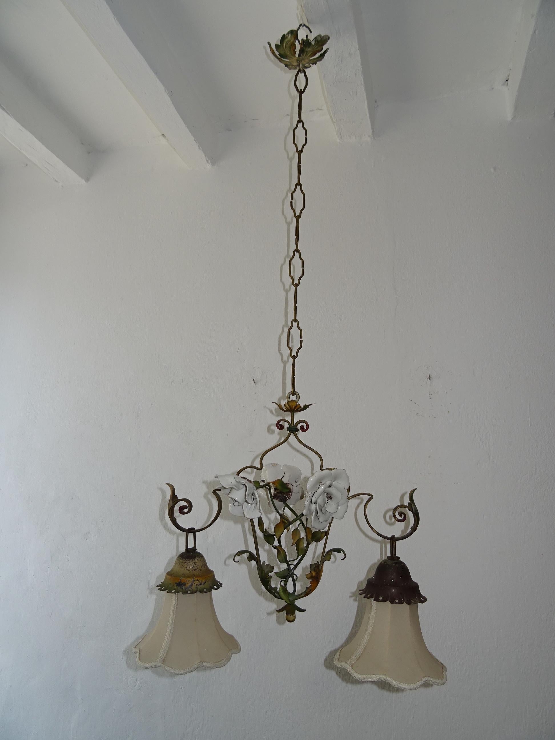 French Tole Big White Porcelain Flowers Original Shades Chandelier, circa 1920 In Good Condition For Sale In Modena (MO), Modena (Mo)