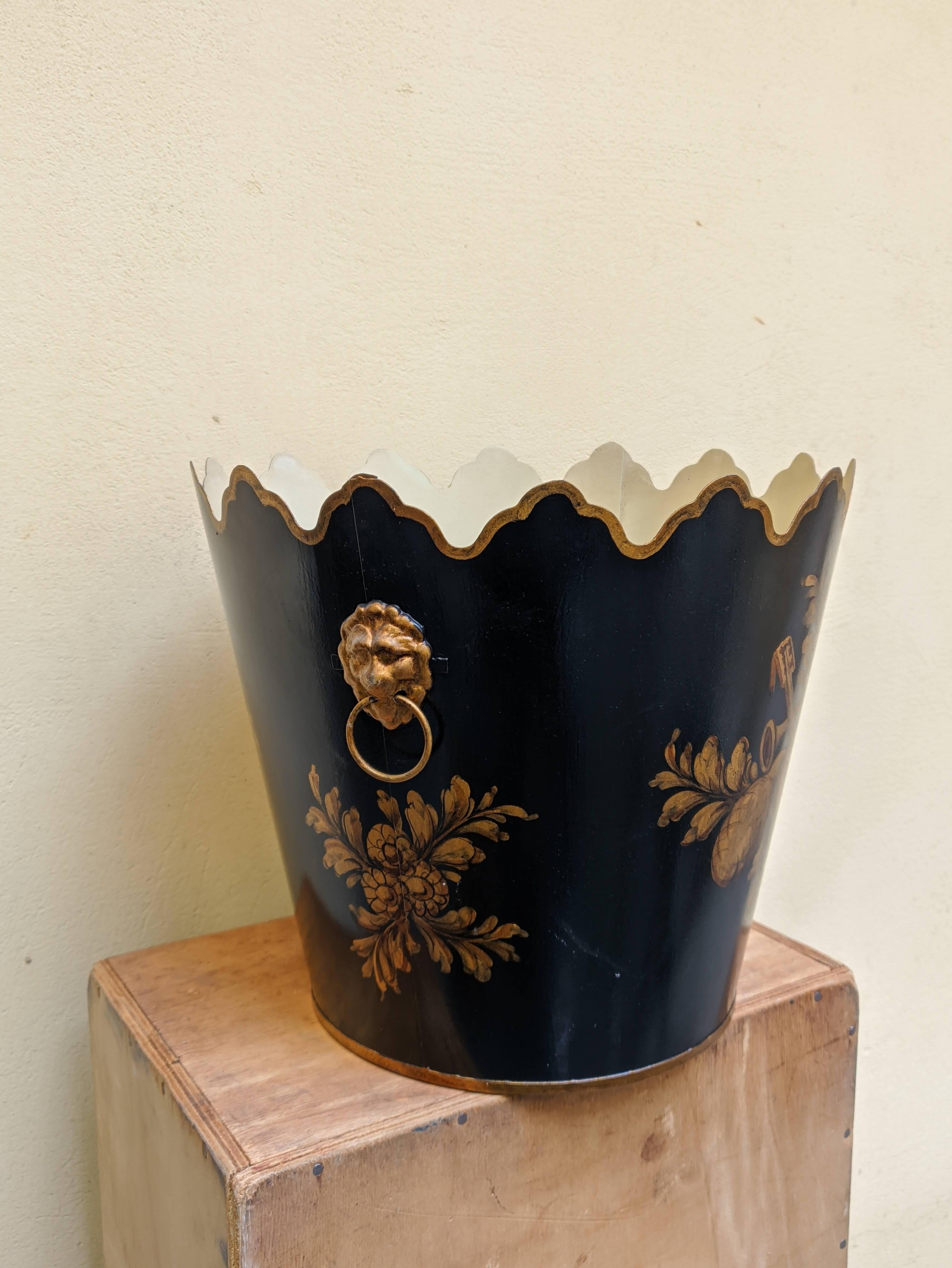 Limited production of French tole cachepot in chinoiserie style. Available with different decoration and colors. Conic shaped with scalloped top.