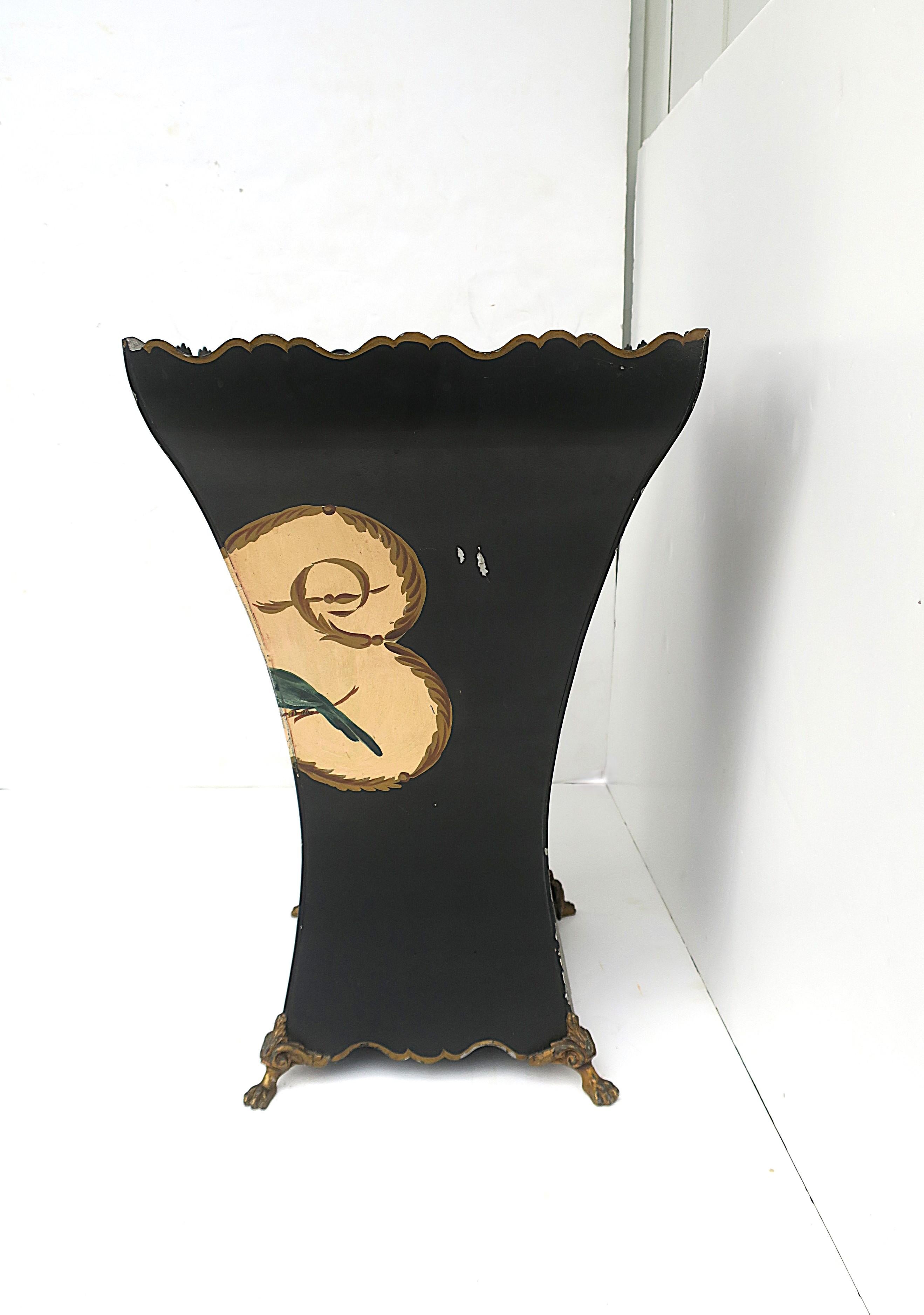 Tole Cachepot Stand Umbrella Bord festonné Pieds de lion, Large en vente 7