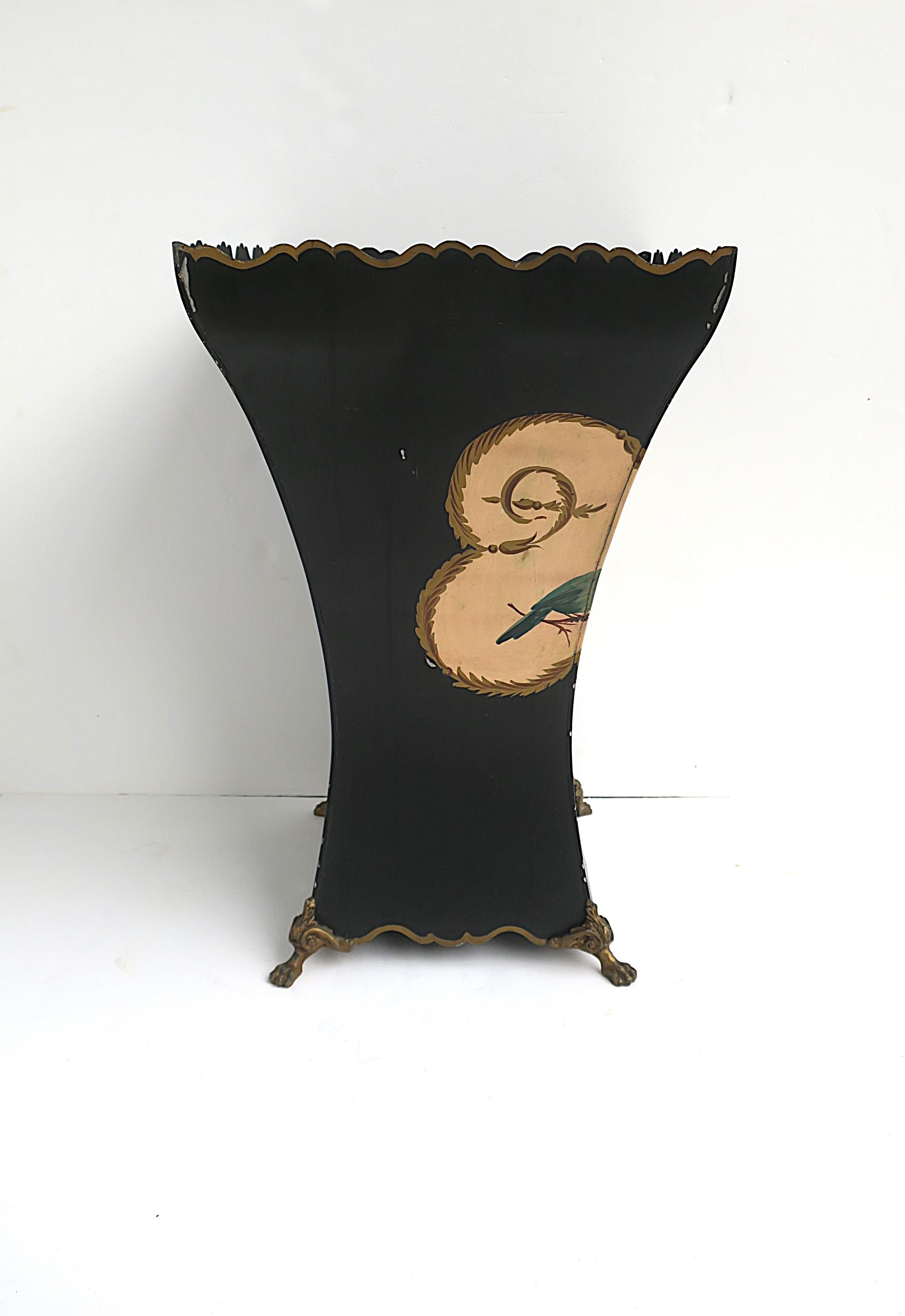 Tole Cachepot Stand Umbrella Bord festonné Pieds de lion, Large en vente 8