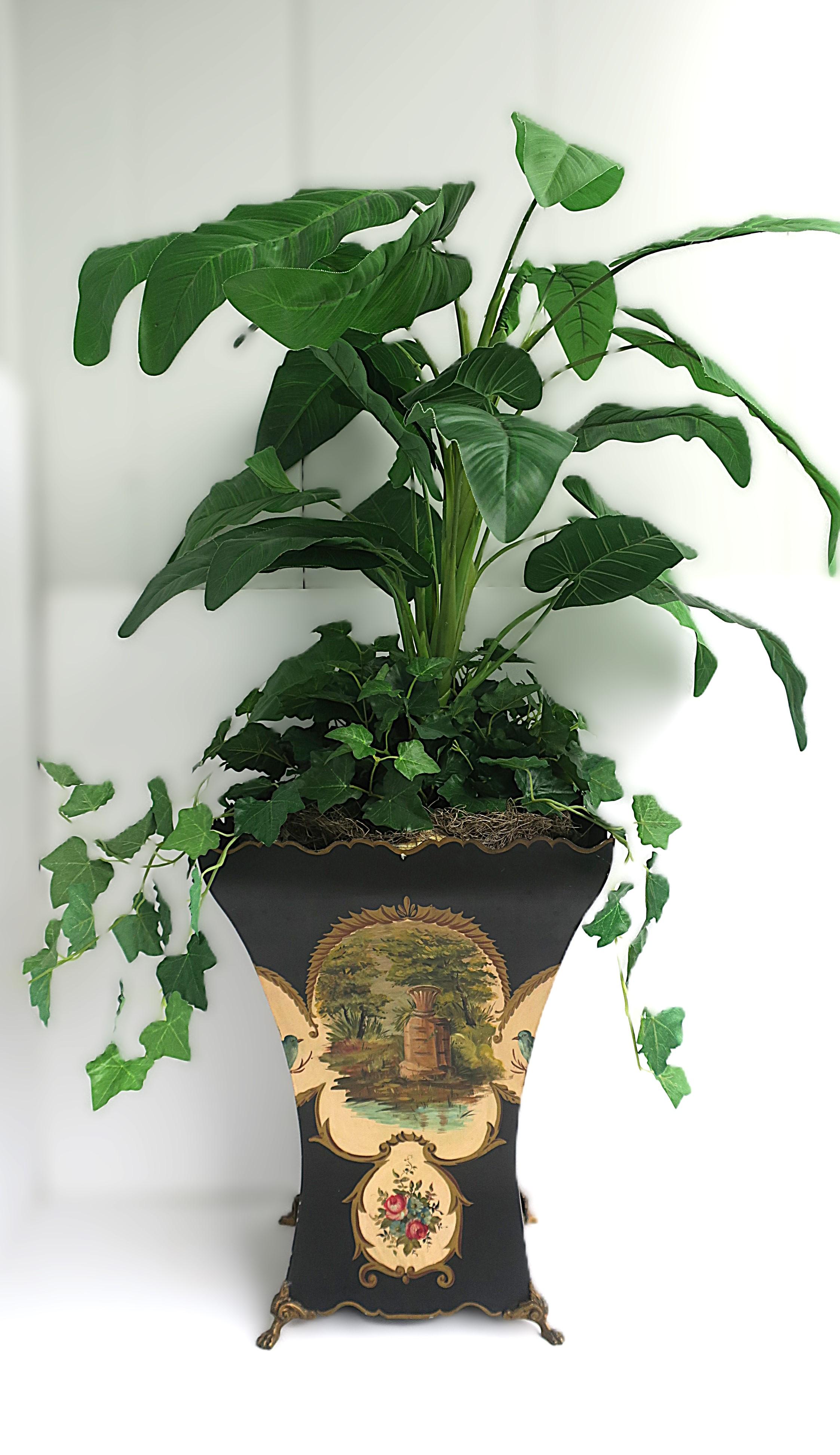 Rococo Tole Cachepot Stand Umbrella Bord festonné Pieds de lion, Large en vente