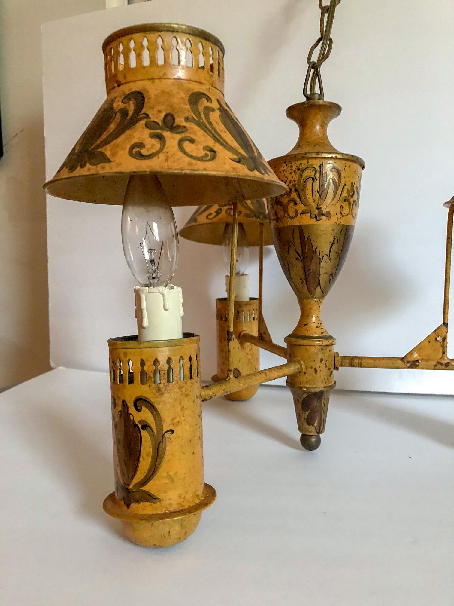 French Tole Chandelier In Good Condition For Sale In Richmond, VA